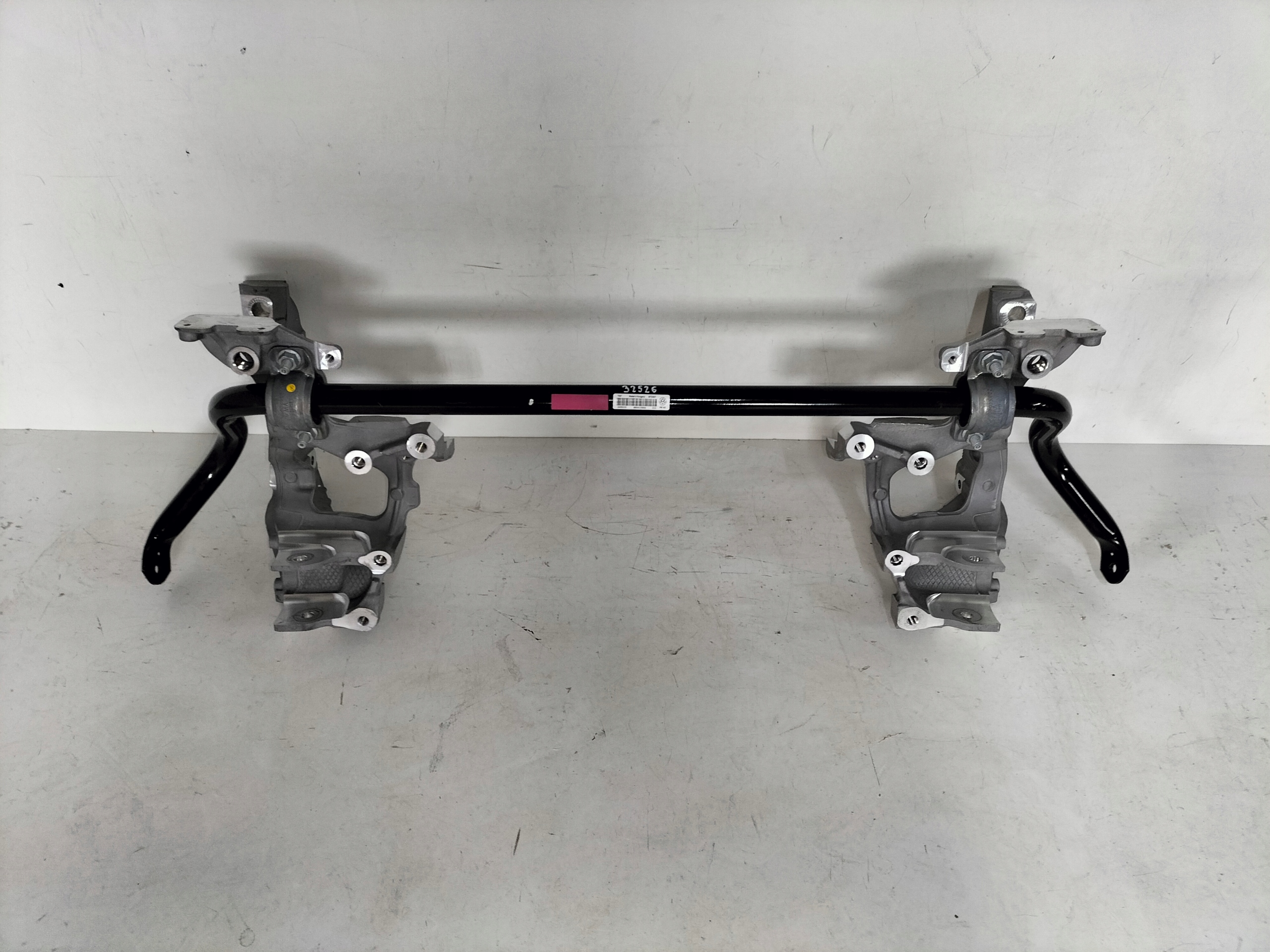 PREDNÝ STABILIZÁTOR AUDI A7 VW KOMPLET S DRŽIAKMI