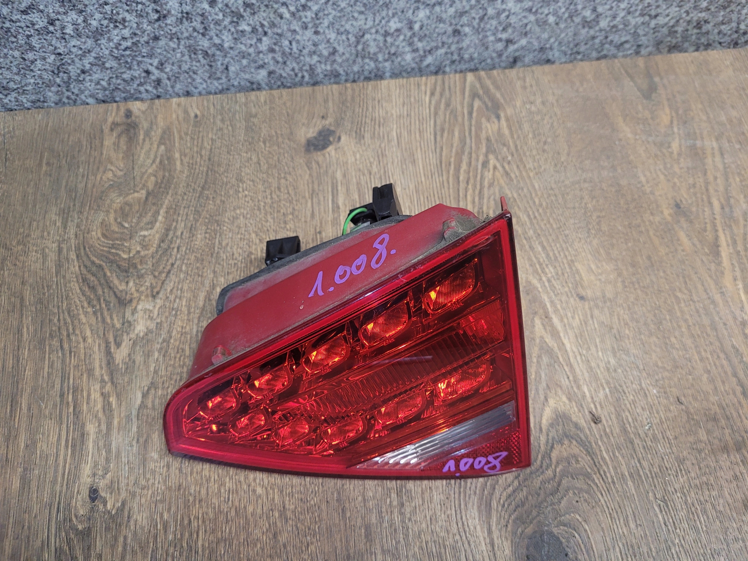 AUDI A5 08-011 8T0945094A PRAVE ZADNE SVETLO V KAPOTE