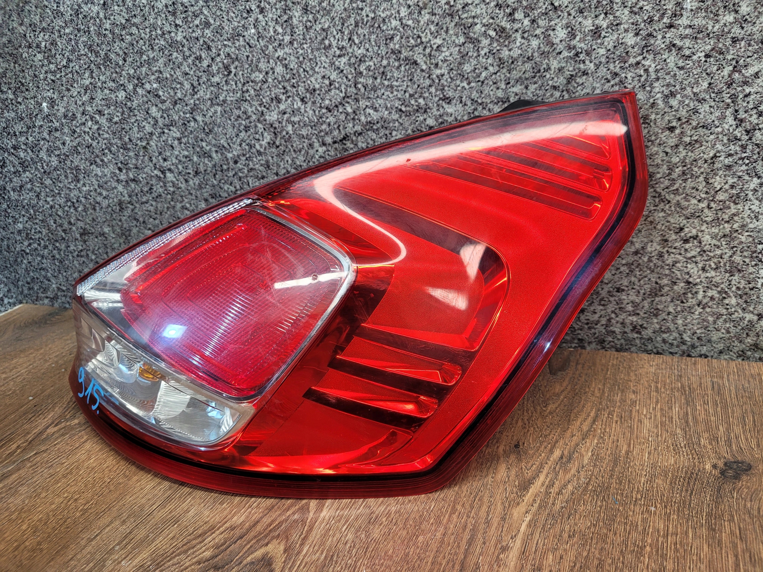 FORD FIESTA MK7 PRAVE ZADNE SVETLO C1BB-13404-AE