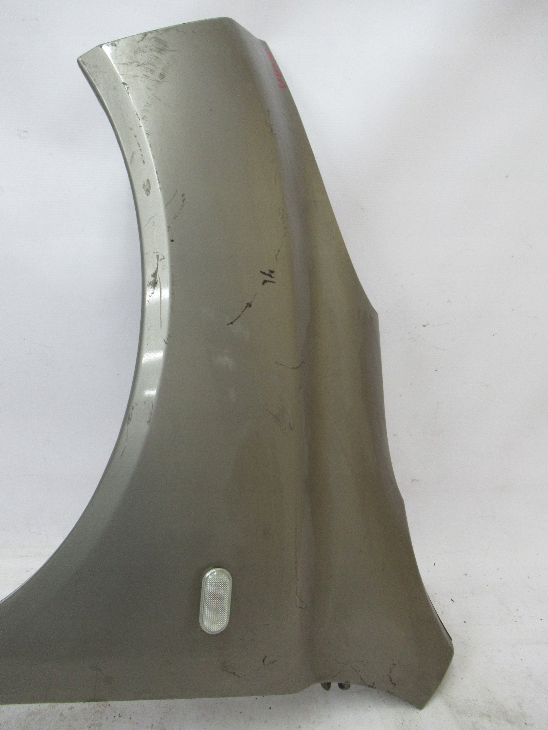 ĽAVÝ PREDNÝ BLATNÍK NISSAN MICRA K12