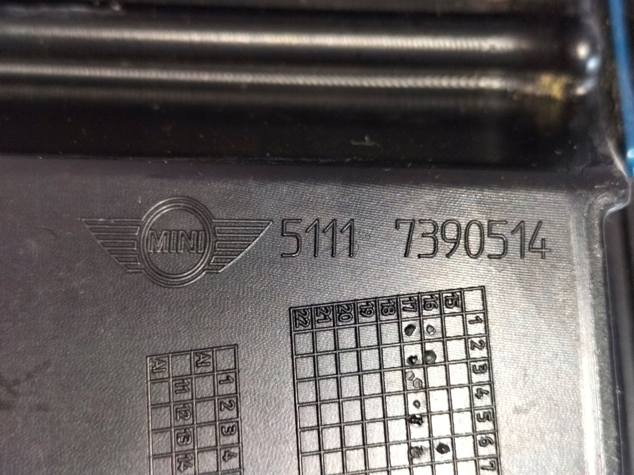 KRYTKA MRIEZKA PREDNEHO NARAZNIKA PRAVA MINI COUNTRYMAN F60 17-