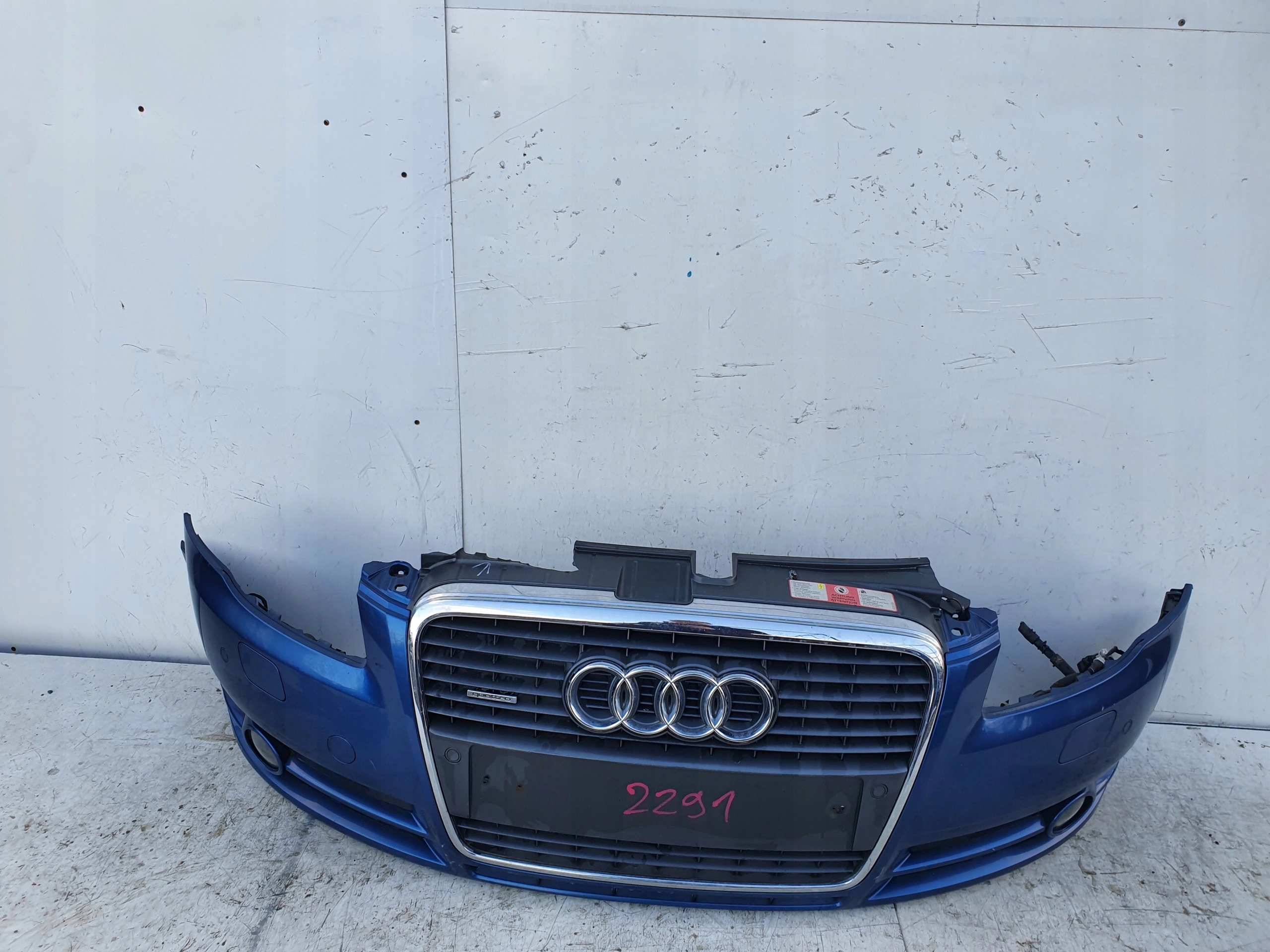 AUDI A4 B7 XENON PDC PREDNÝ NÁRAZNÍK