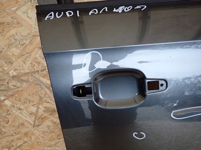 AUDI A1 5d 10- PRAVE PREDNE DVERE