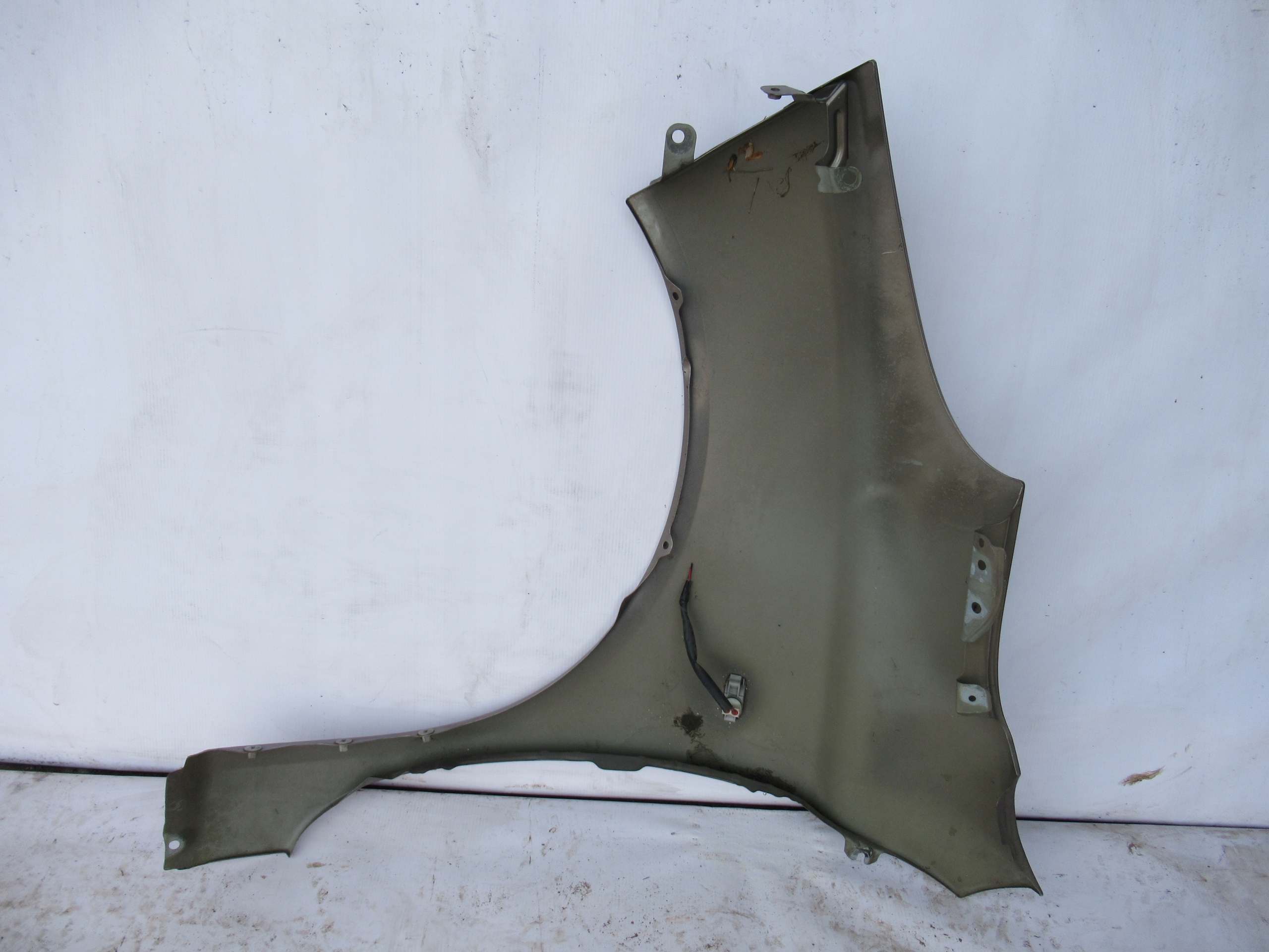 PRAVÝ PREDNÝ BLATNÍK NISSAN MICRA K12