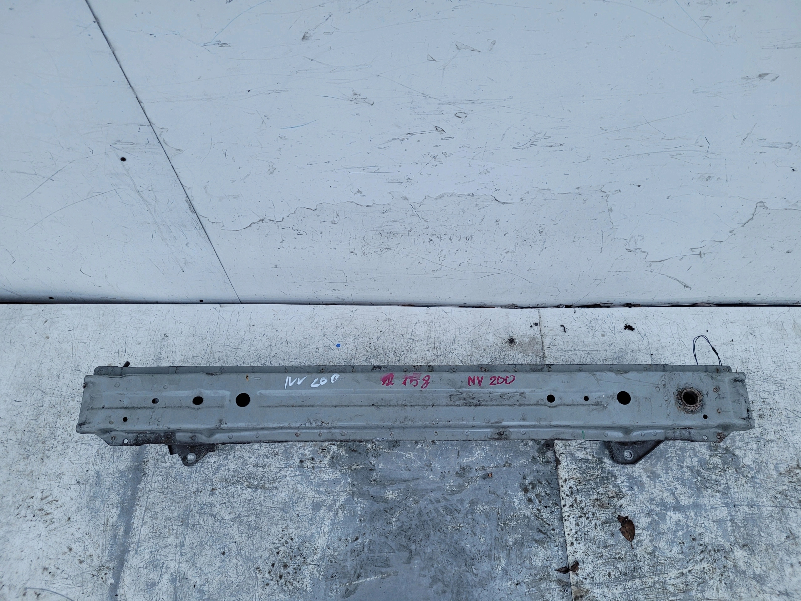 NISSAN NV200 VÝSTUHA PREDNÉHO NÁRAZNÍKA