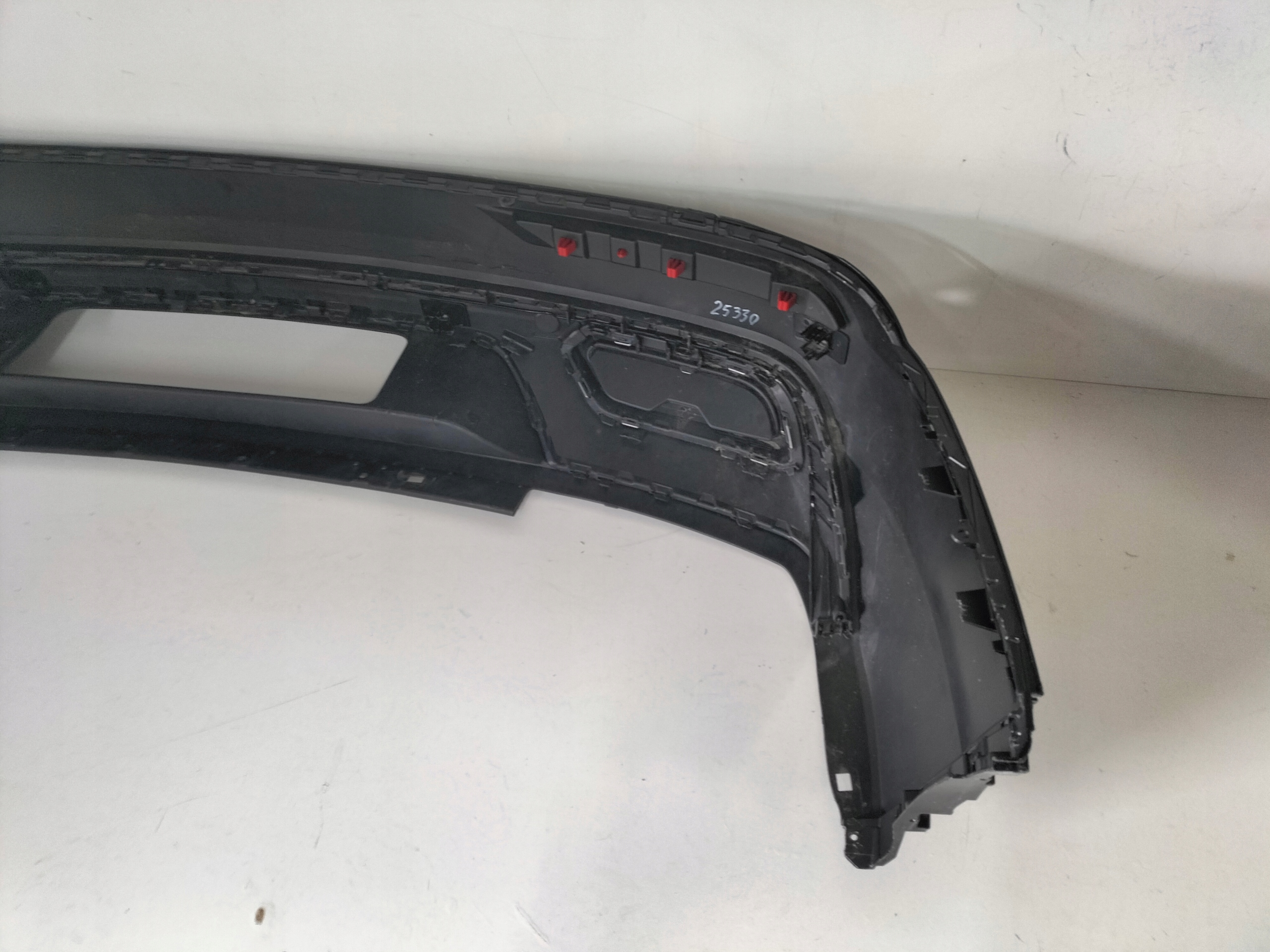 ZADNÝ NÁRAZNÍK SEAT TARRACO 18- FR