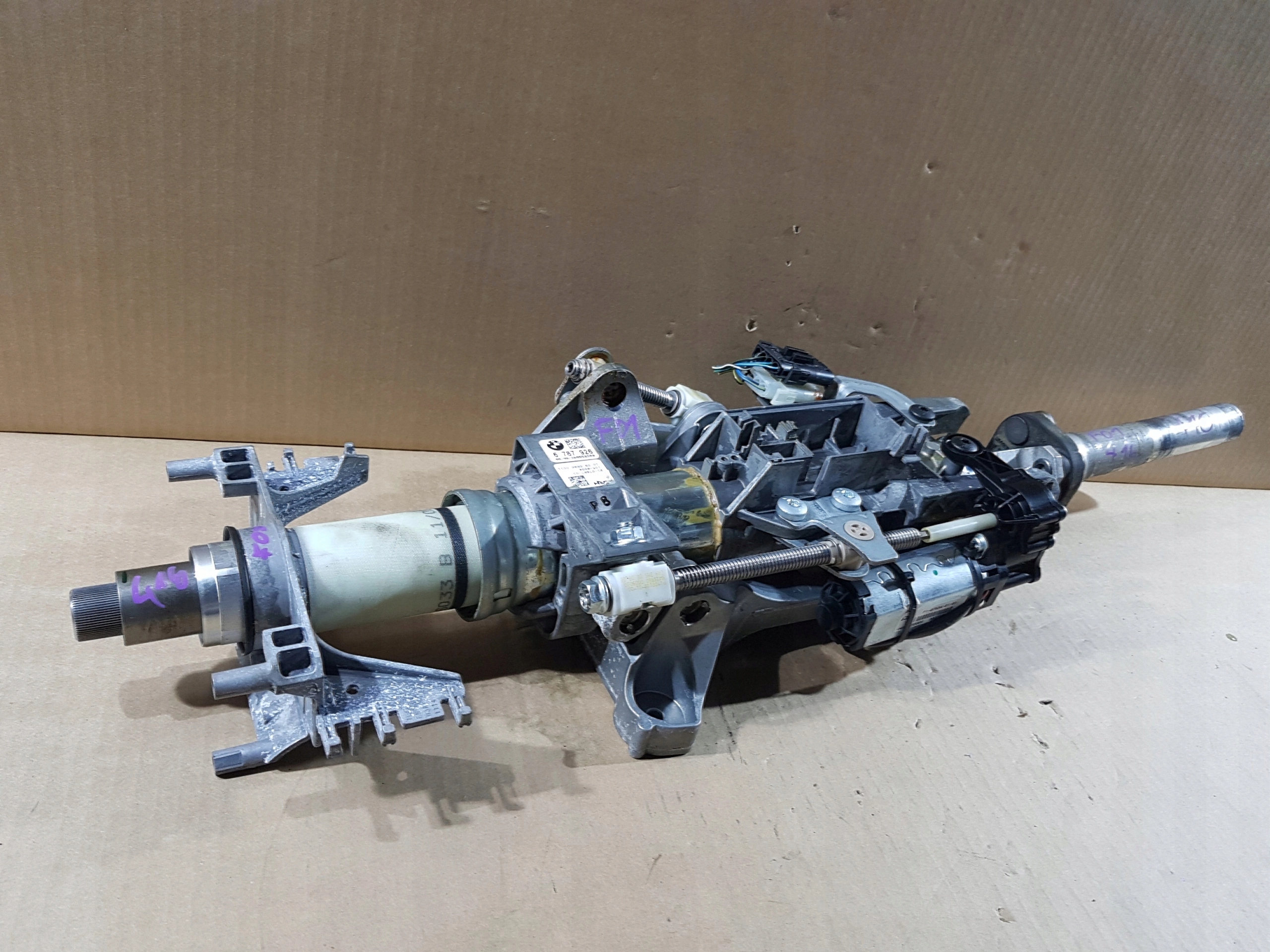 BMW F01 F02 750i 4.4 VOLANTOVÁ TYČ