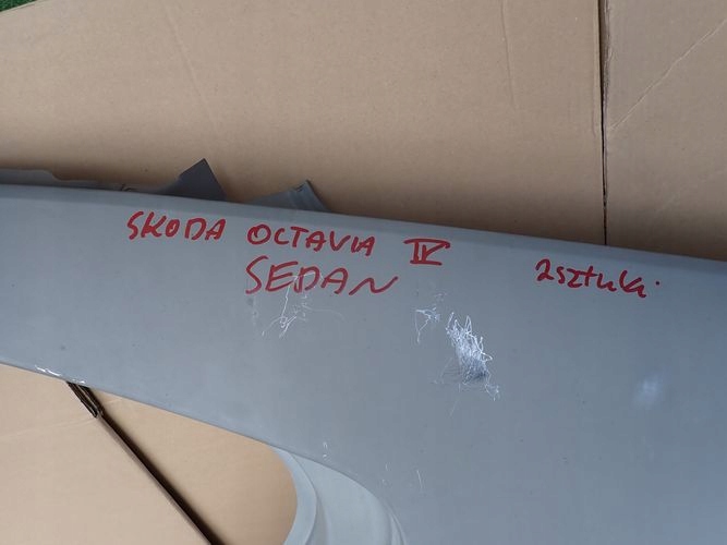 SKODA OCTAVIA IV HB SEDAN BOČNICA ĽAVÝ ZADNÝ BLATNÍK PRAH STLPIK