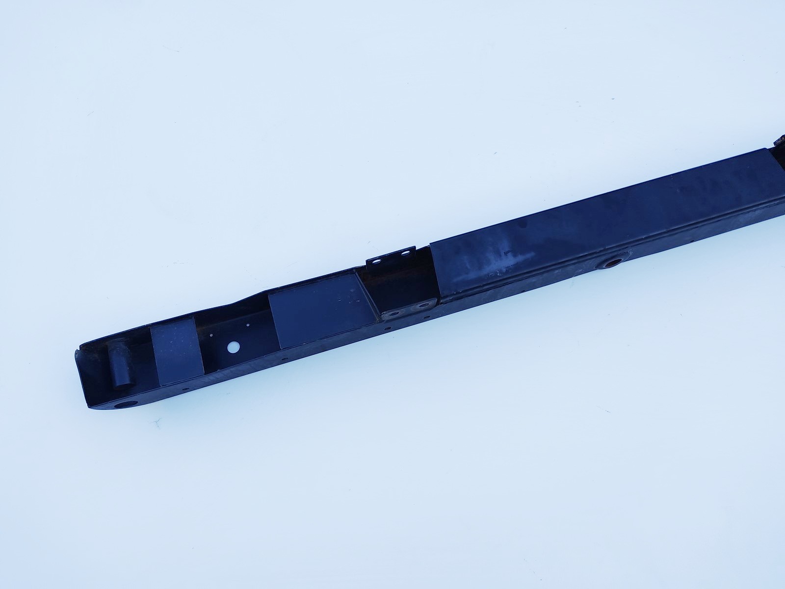 VÝSTUHA PRIEČKA POD PREDNÝ NÁRAZNÍK LAND ROVER DEFENDER 1999-2014