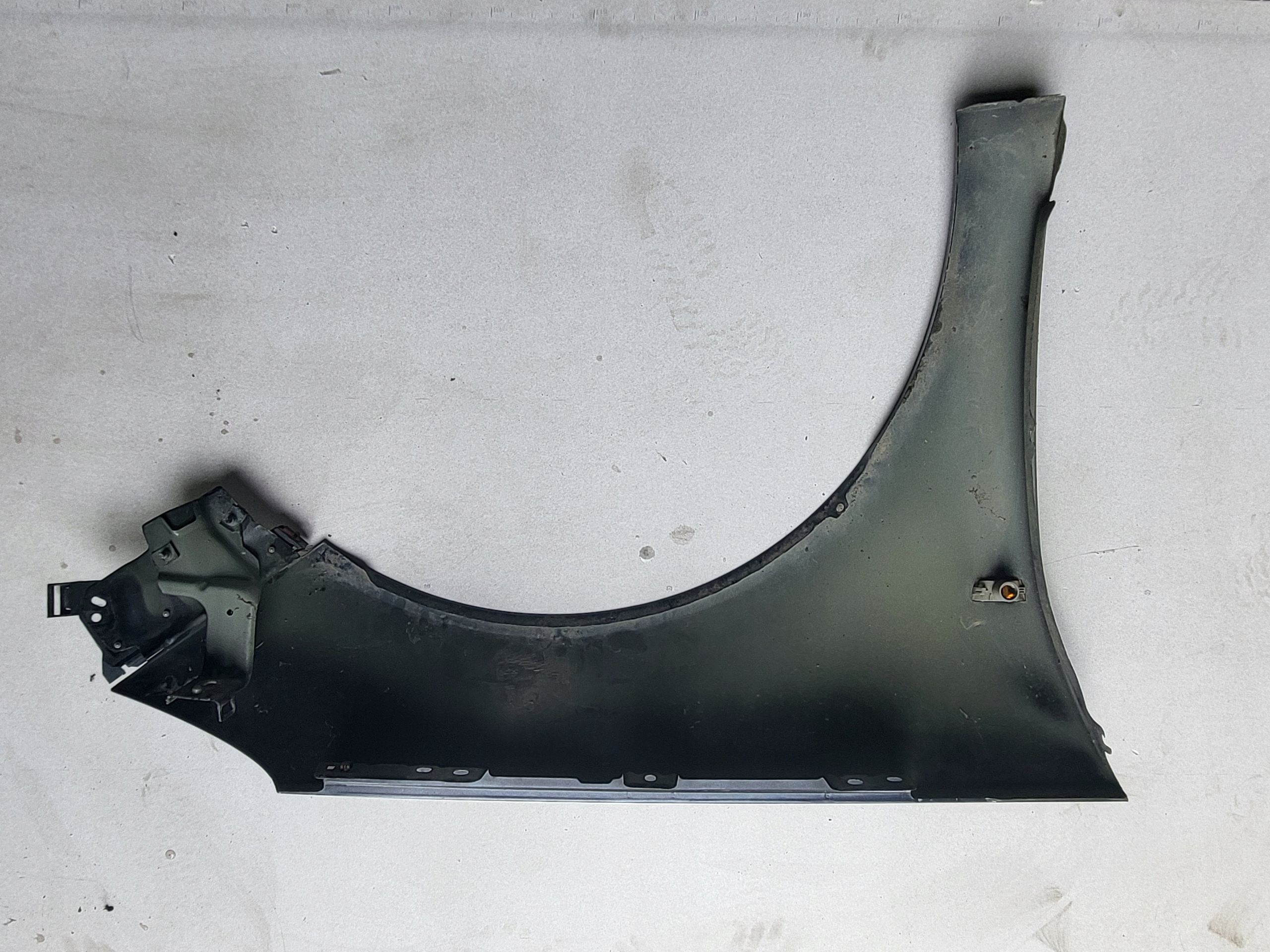 ĽAVÝ PREDNÝ BLATNÍK OPEL INSIGNIA 09-15
