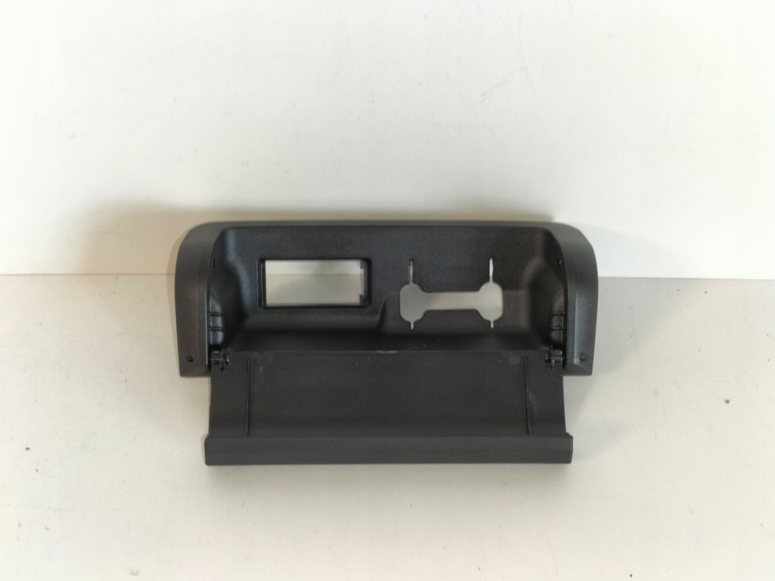 KRYT PORTU ZÁSUVKY USB KUFRA PRAVA BMW X7 G07 19-