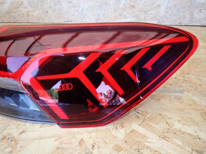 AUDI Q4 E-TRON LED PRAVE ZADNE SVETLO 89A945070