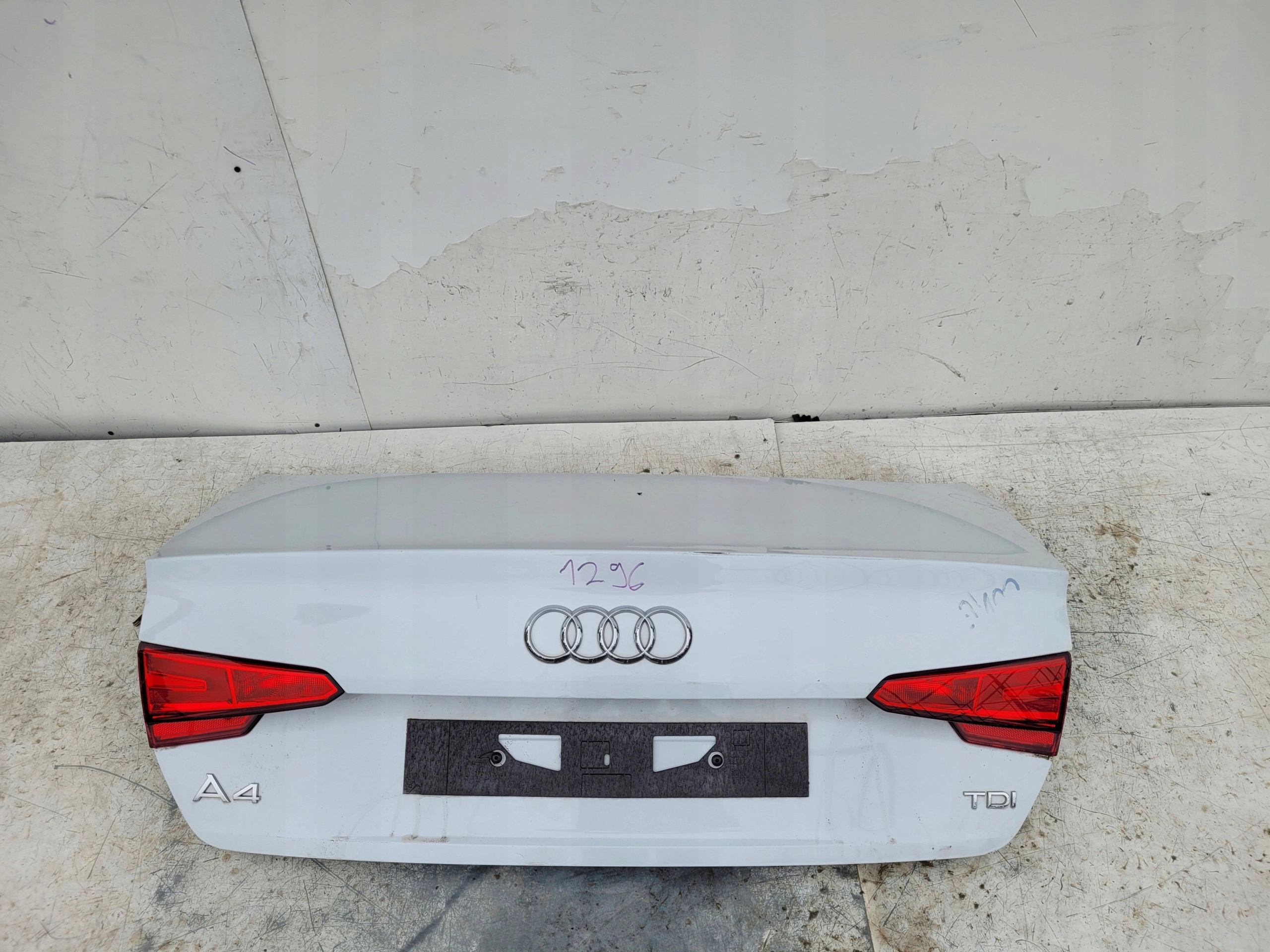 AUDI A4 B9 8W ZADNÁ KAPOTA SEDAN