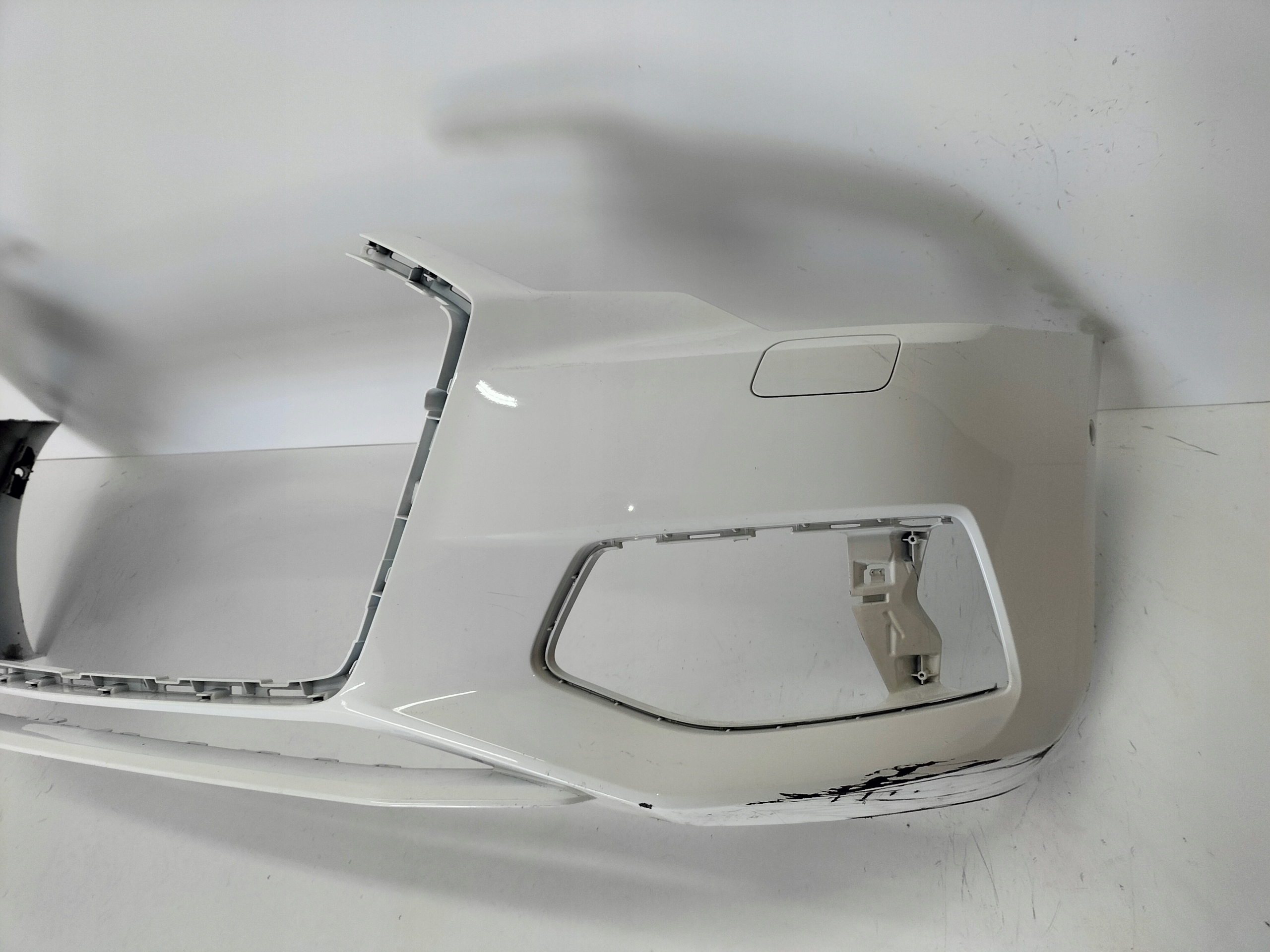 PREDNÝ NÁRAZNÍK AUDI A6 C8 18-