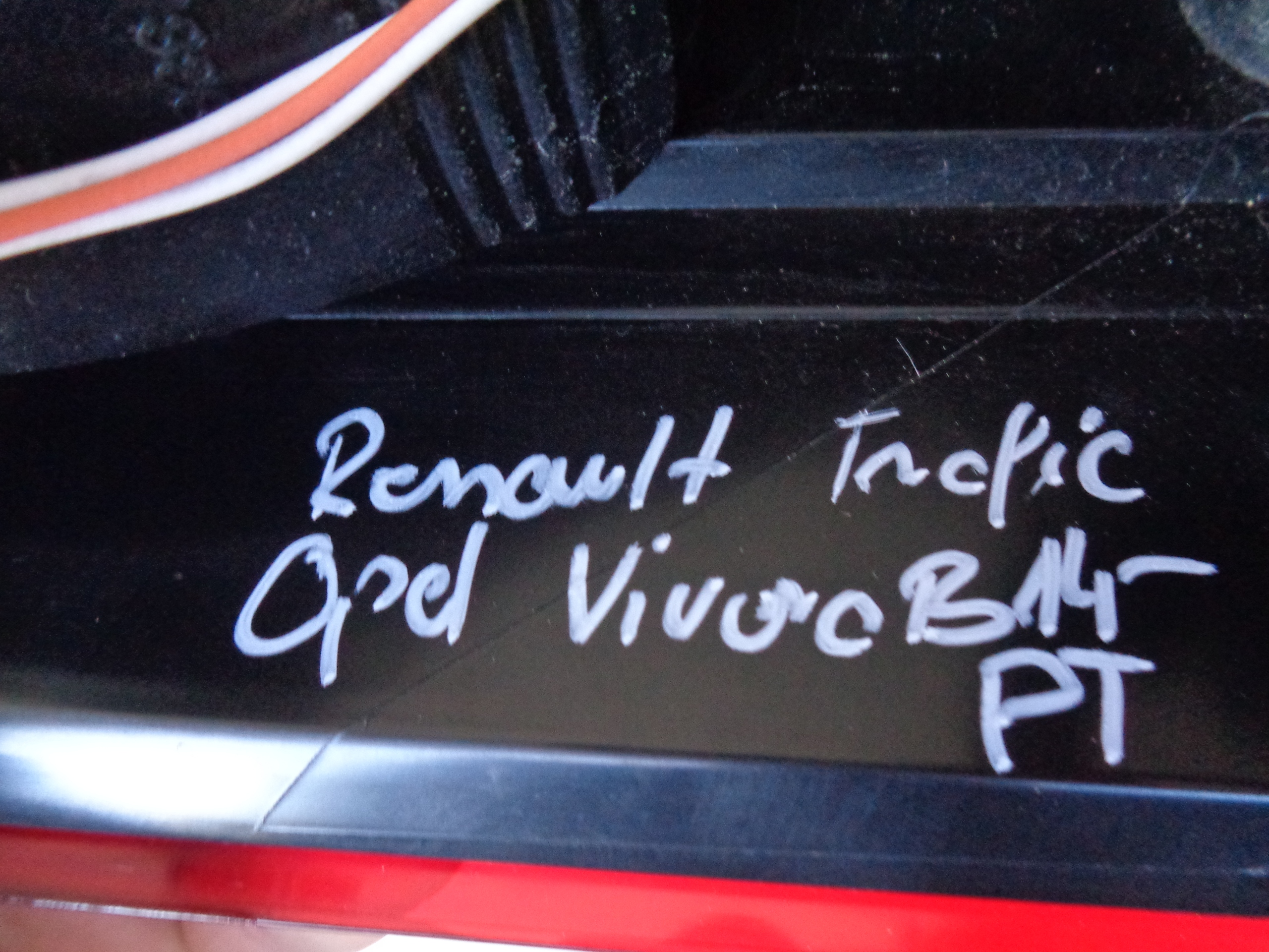 PRAVE ZADNE SVETLO RENAULT TRAFIC OPEL VIVARO B 14-