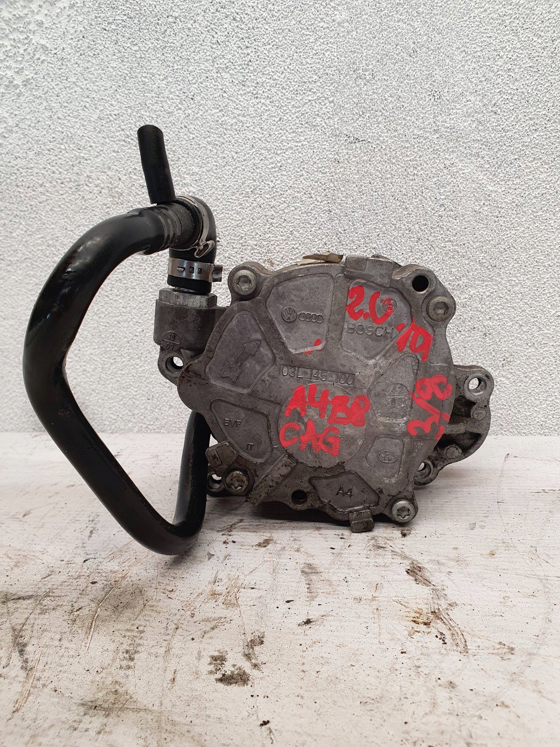 Audi A4 B8 8K 2.0 TDI 03L145100 ČERPADLO podTLAKU