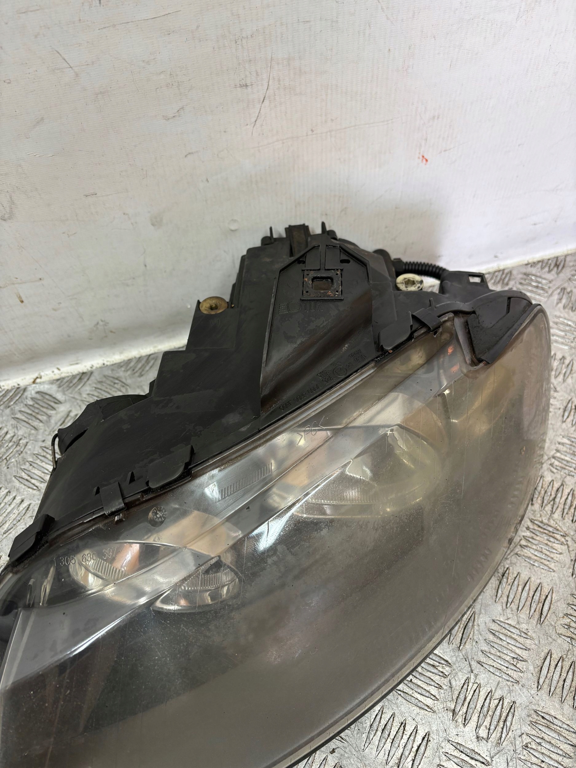 LAVE PREDNE SVETLO AUDI A3 8P0 LIFT 05-