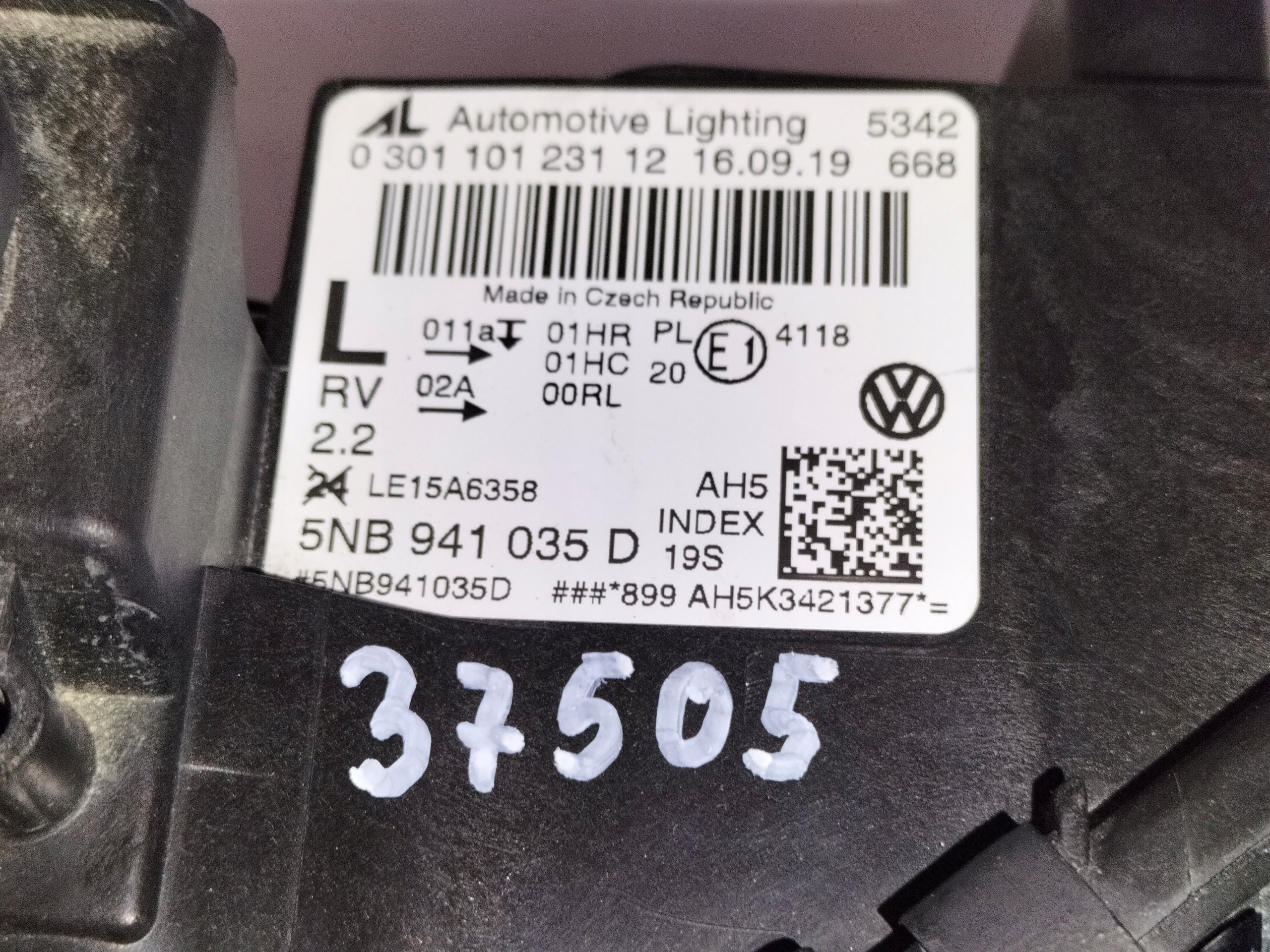 LAVE PREDNE SVETLO VW TIGUAN II 16- FULL LED