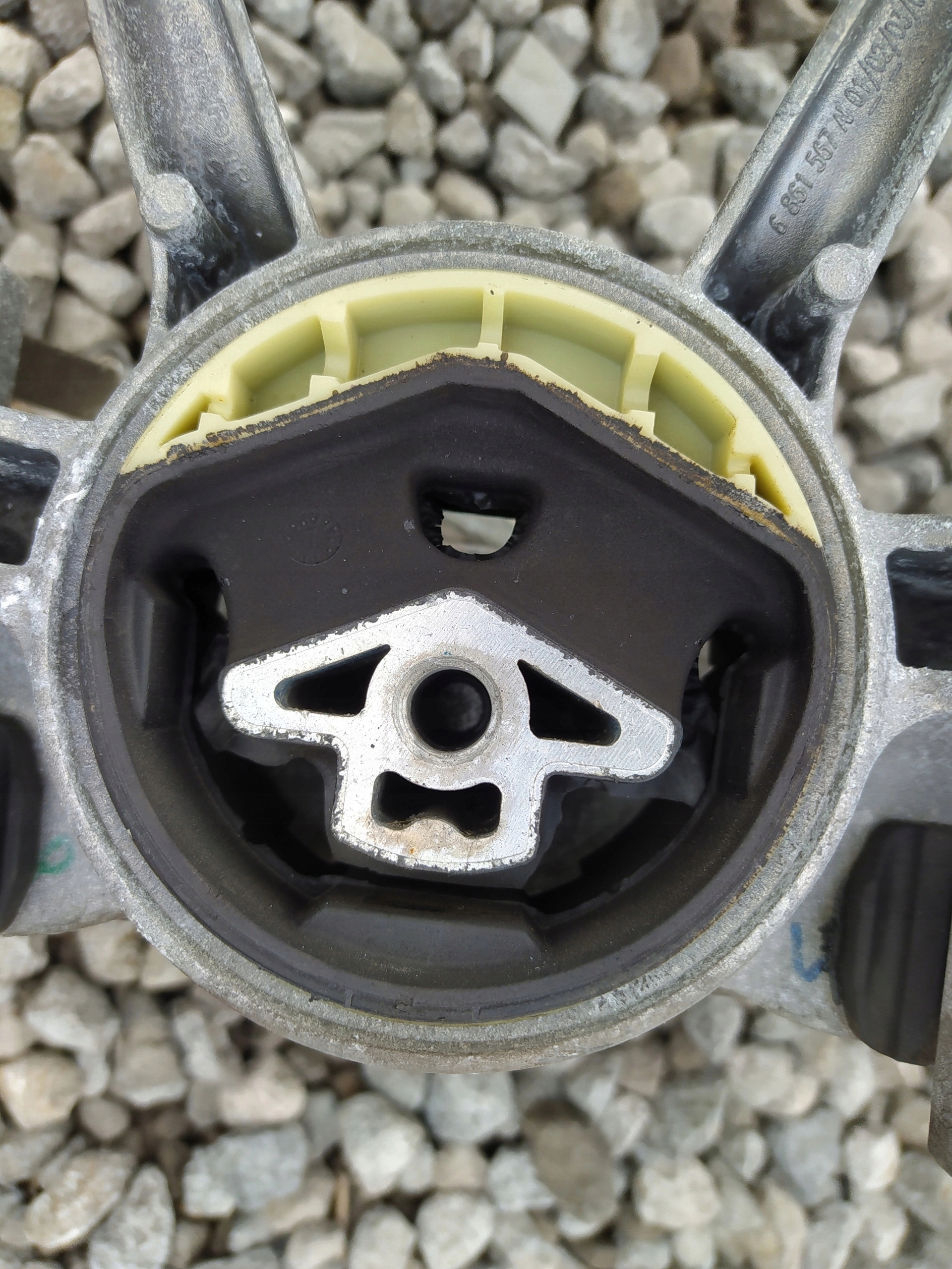 BMW G30 2.0D SILENBLOK DRŽIAK PREVODOVKY 6861580