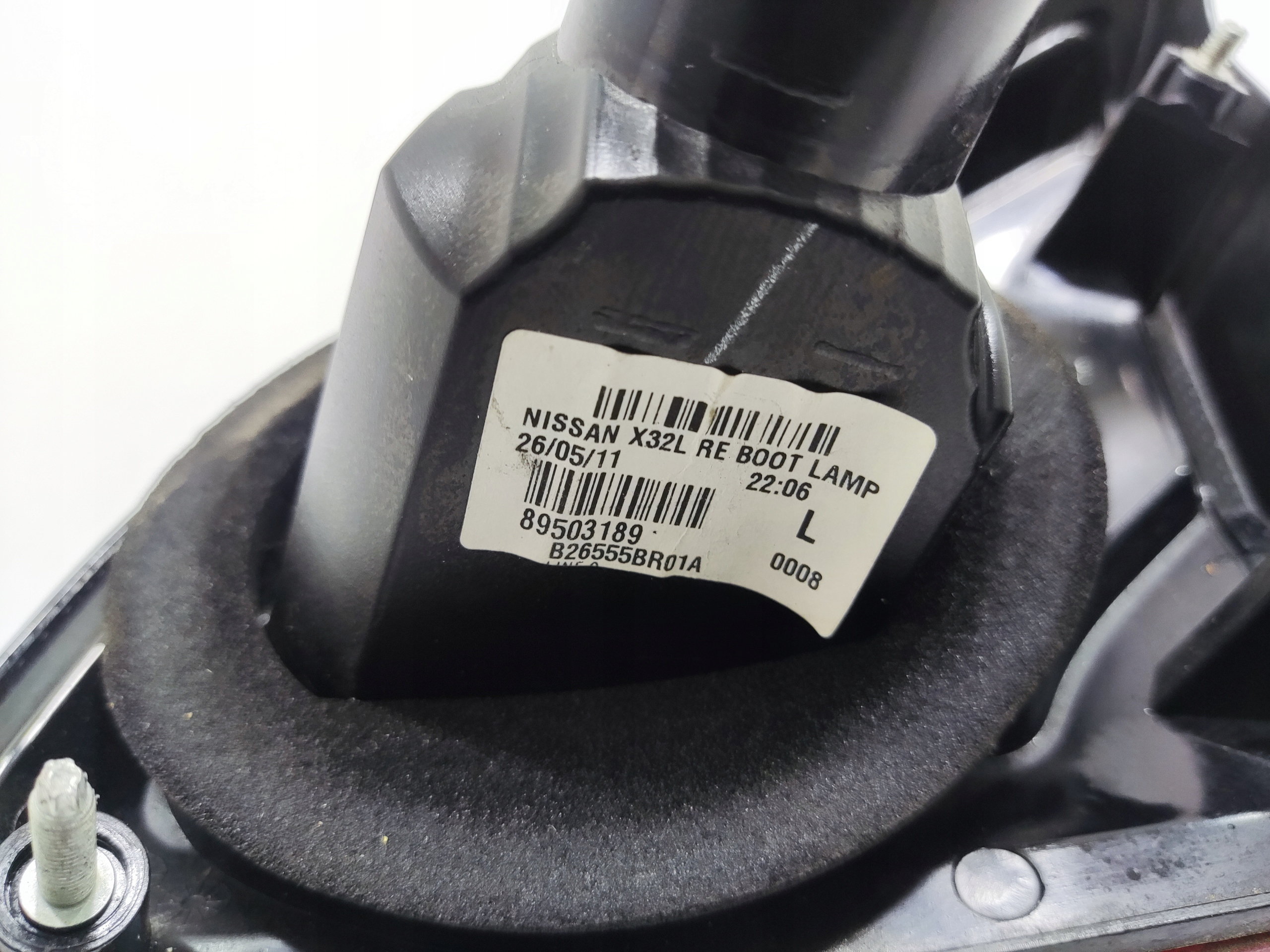 LAVE ZADNE SVETLO V KAPOTE NISSAN QASHQAI I J10 26555-BR01A 2010-2013 LIFT