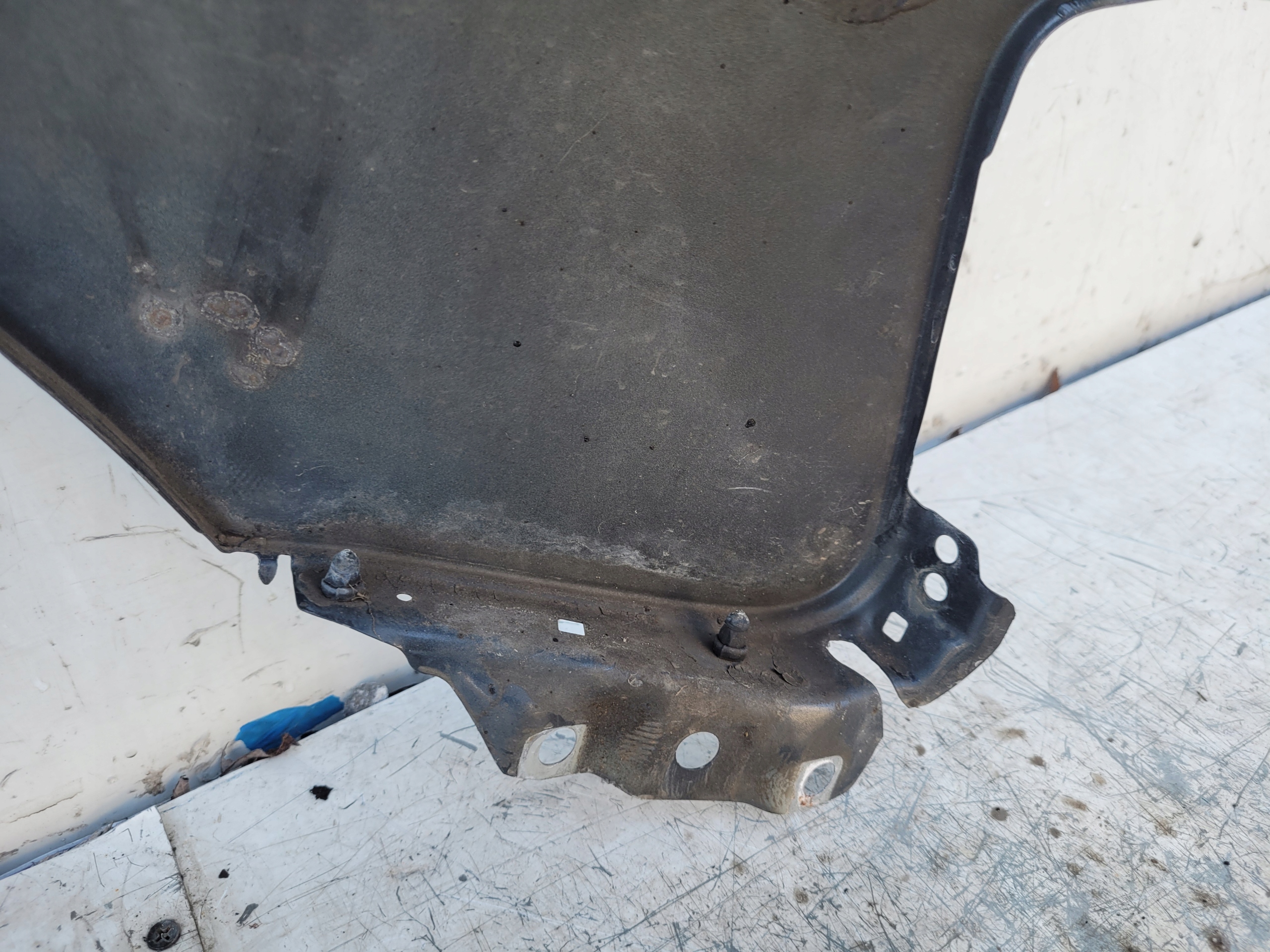 AUDI A3 8P LIFT 08-012 ĽAVÝ PREDNÝ BLATNÍK