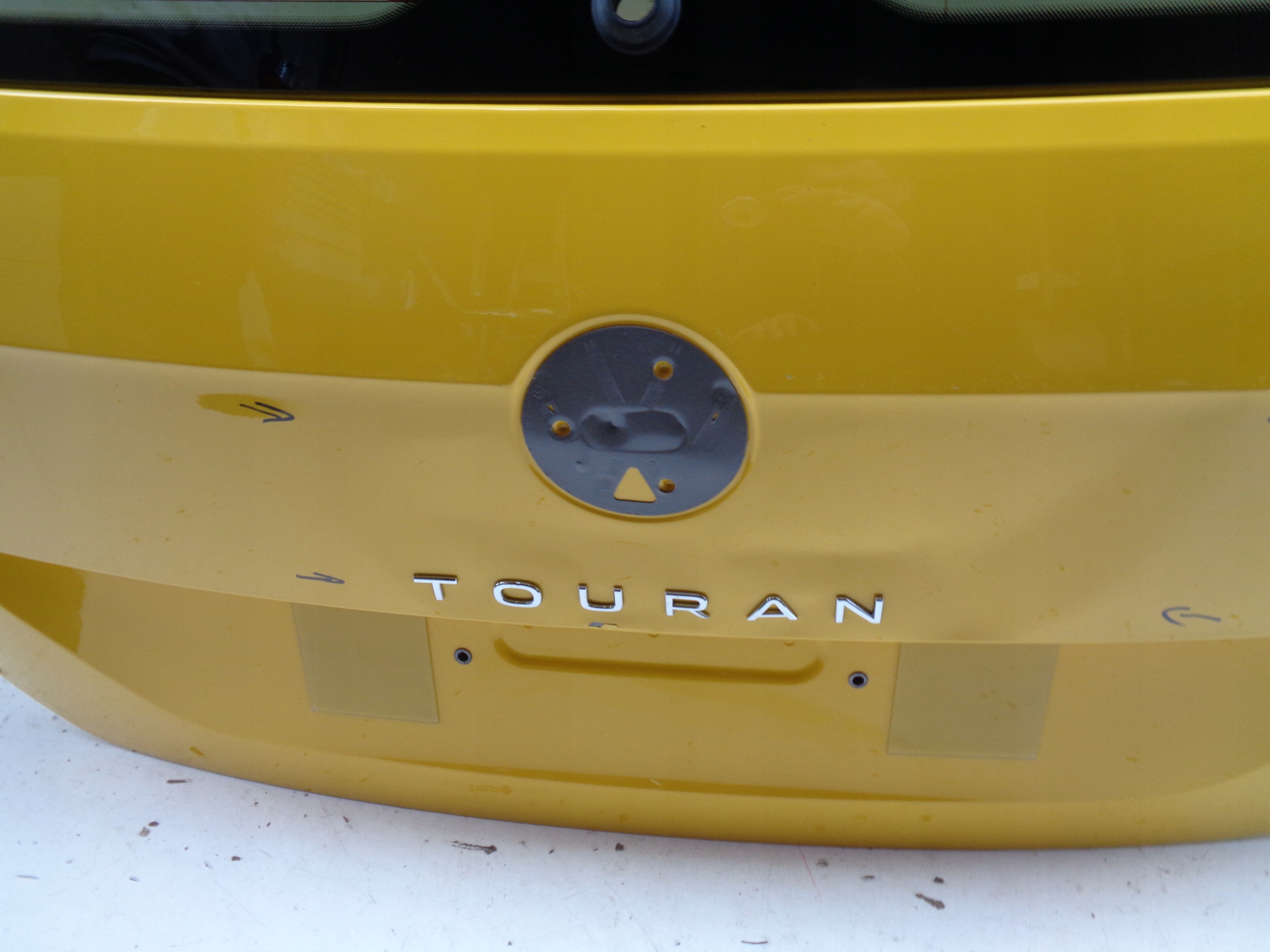 ZADNÁ KAPOTA VW TOURAN 5TA 16- SKLO NR 39481