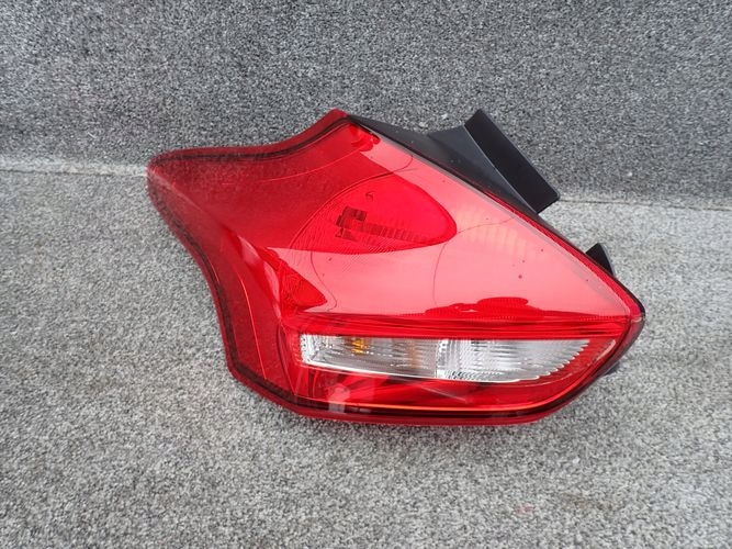 FORD FOCUS MK3 III HB LIFT 14-  LAVE ZADNE SVETLO