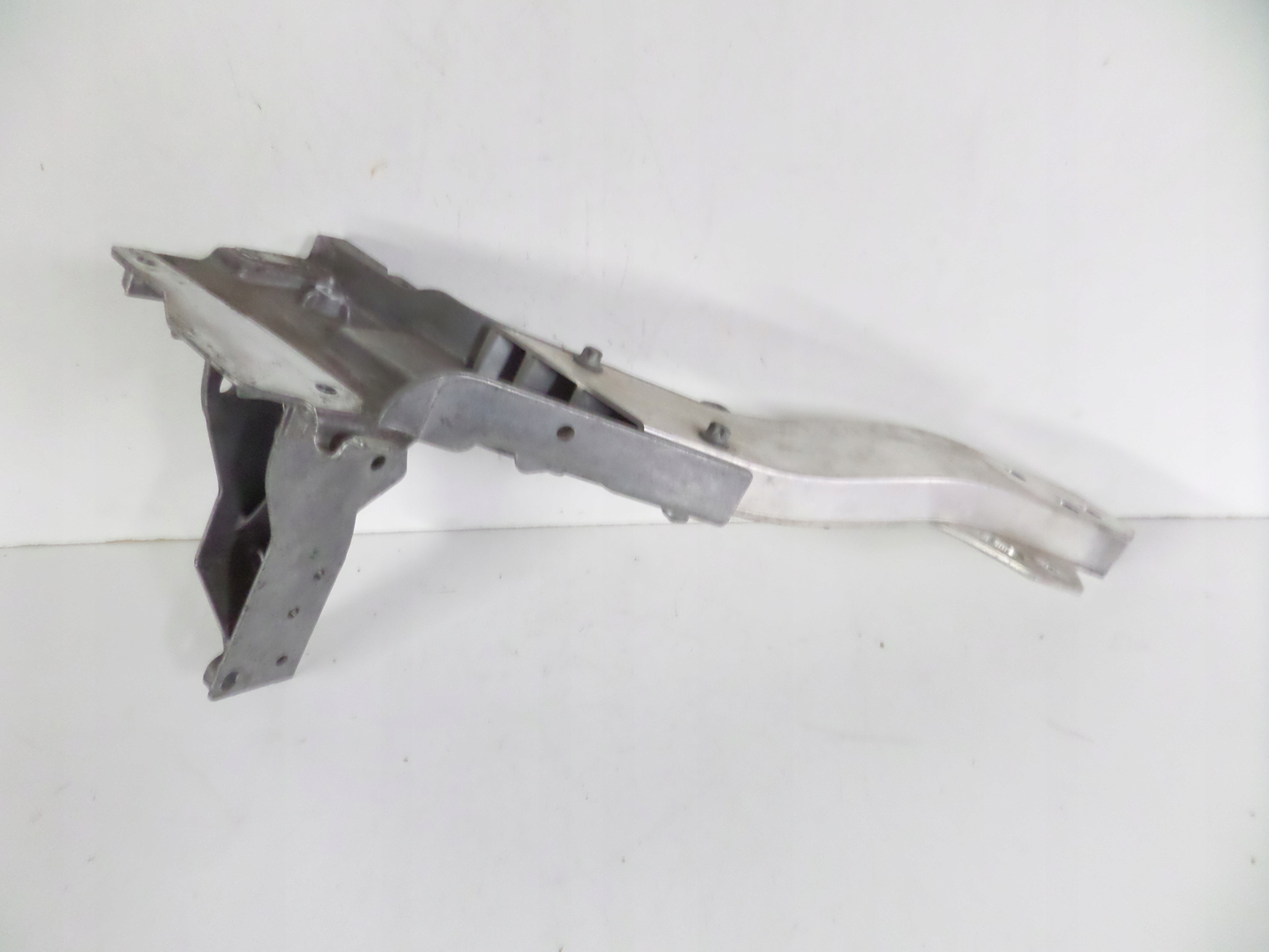 LAVY PREDNY OKULIAR CELO MERCEDES E KLASA W213 16-