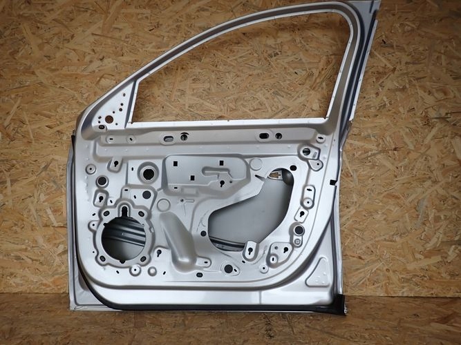 OPEL CORSA F 19- PRAVE PREDNE DVERE