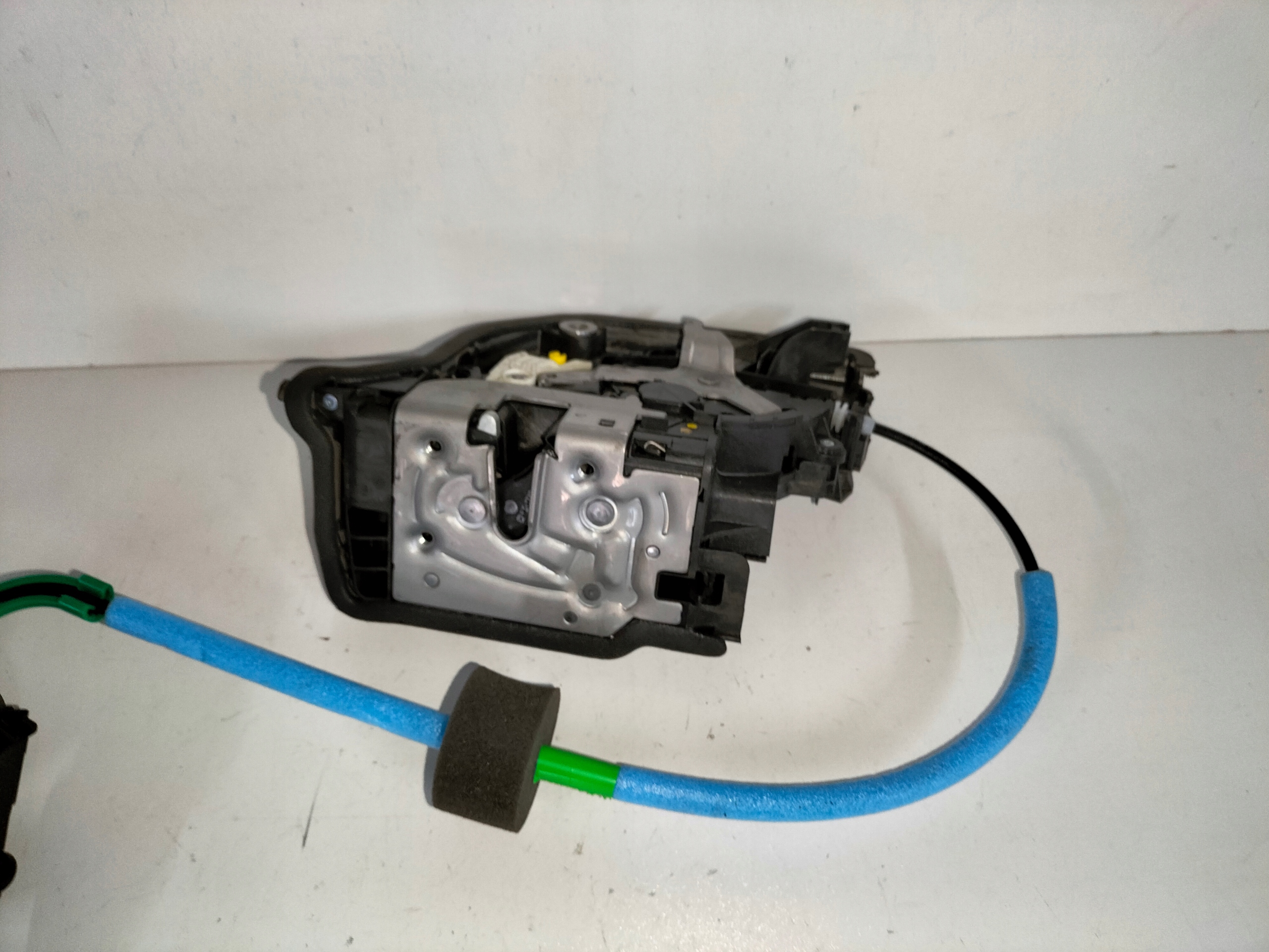 ZÁMOK ĽAVÝCH ZADNÝCH DVERÍ BMW X1 F48 15- KONEKTOR 4 piny