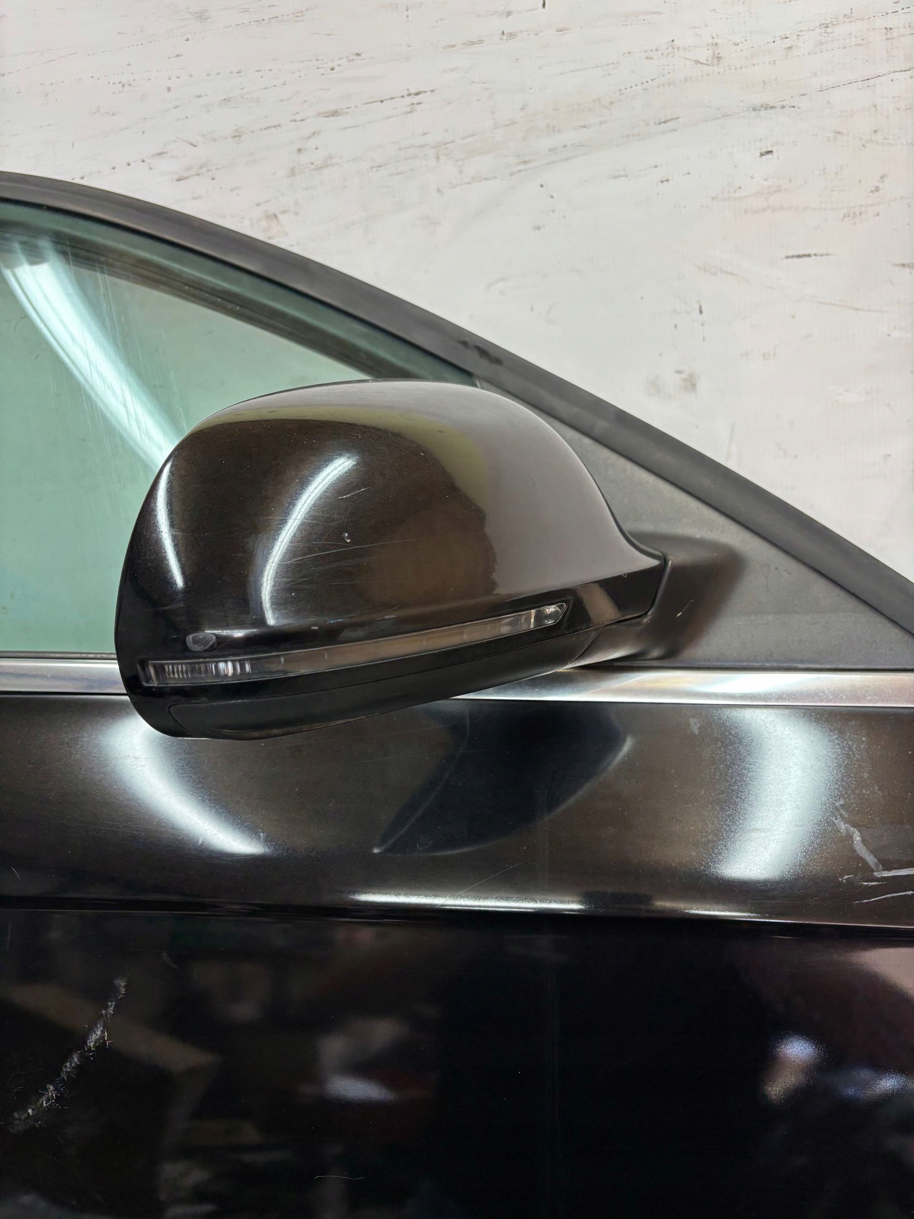 PRAVE PREDNE DVERE ZRKADLO AUDI A4 B8
