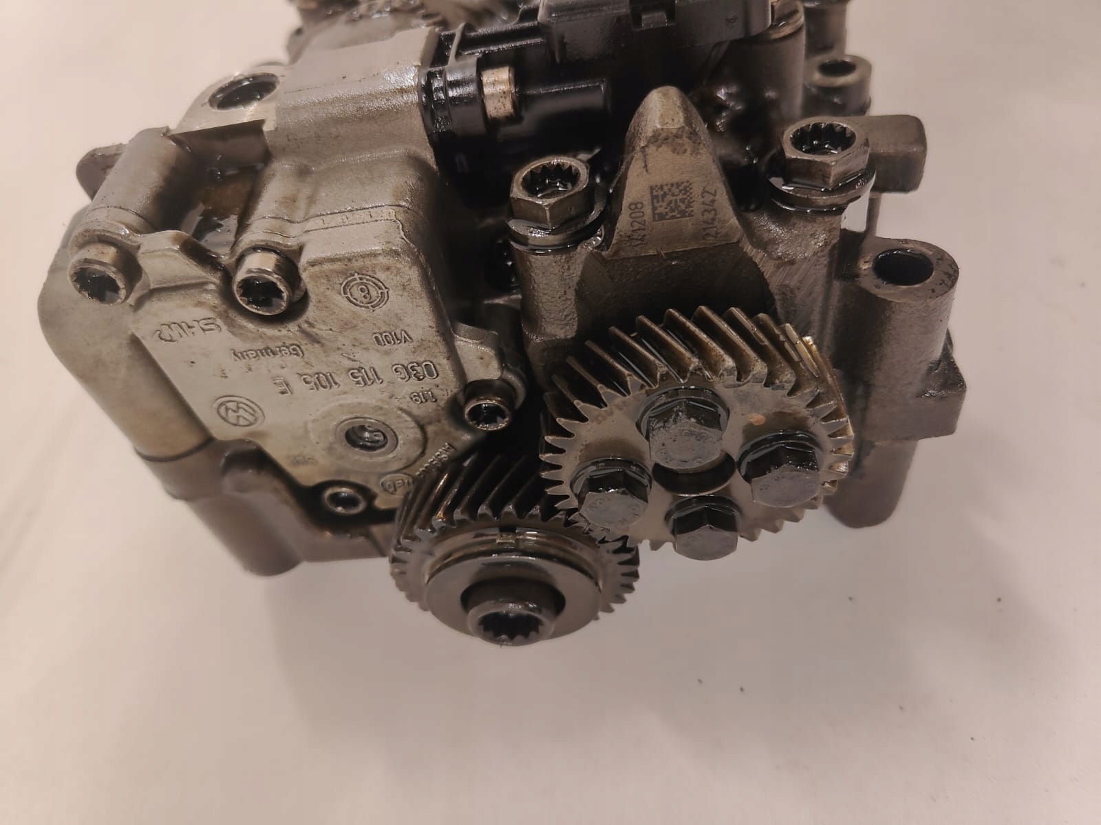 Audi 2.0tdi CAG OE 03G103535B 03G115105E OLEJOVÉ ČERPADLO