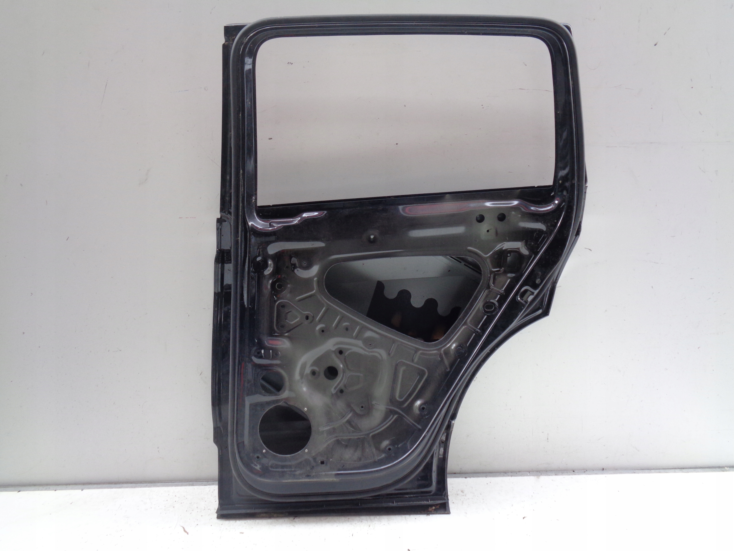 PRAVE ZADNE DVERE VW TIGUAN 5NA 16- NR 38708 G!