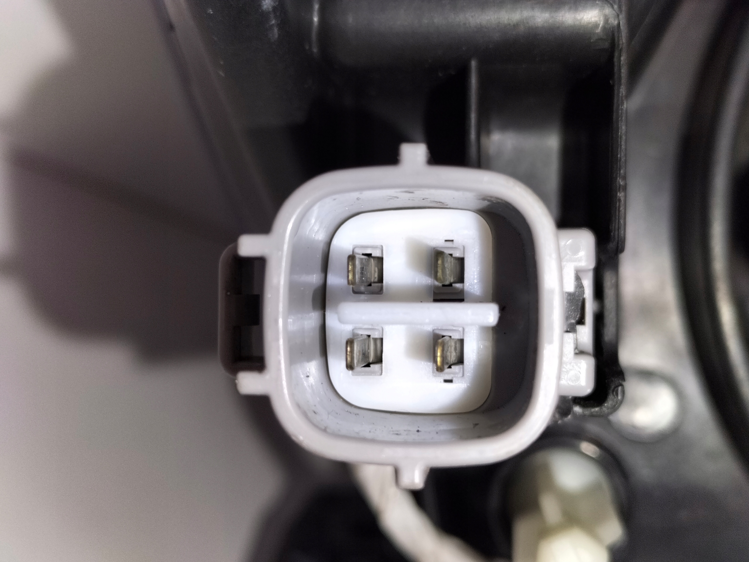 LAVE PREDNE SVETLO PEUGEOT 108 14-