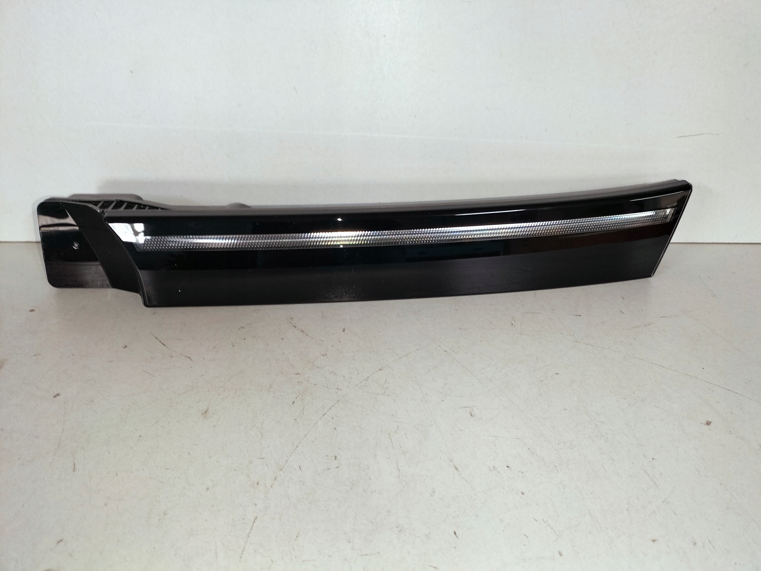 ĽAVÉ PREDNÉ SVETLO LED DRL VW ID4 20-