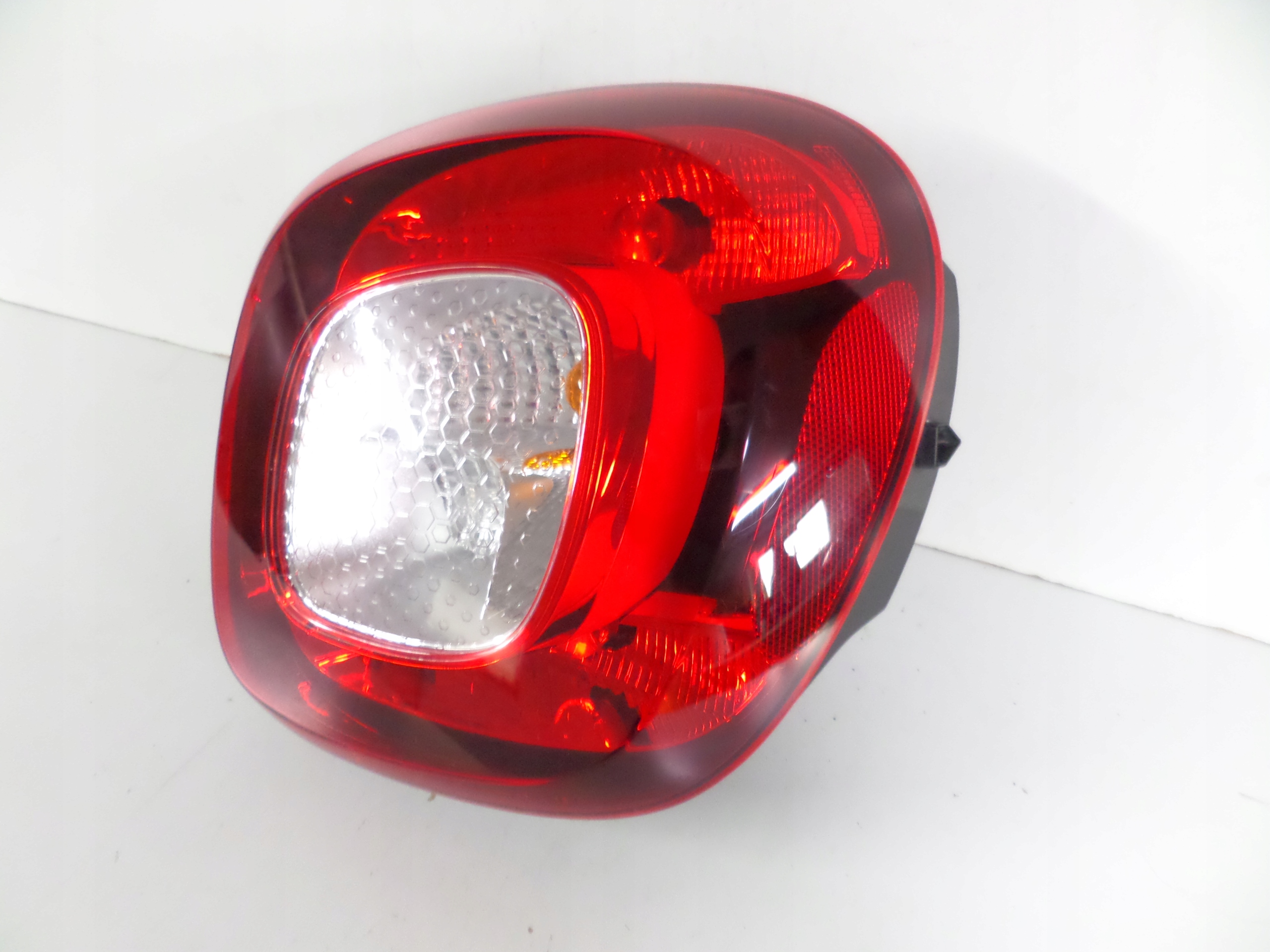 PRAVE ZADNE SVETLO SMART FORTWO FORFOUR 14- W453