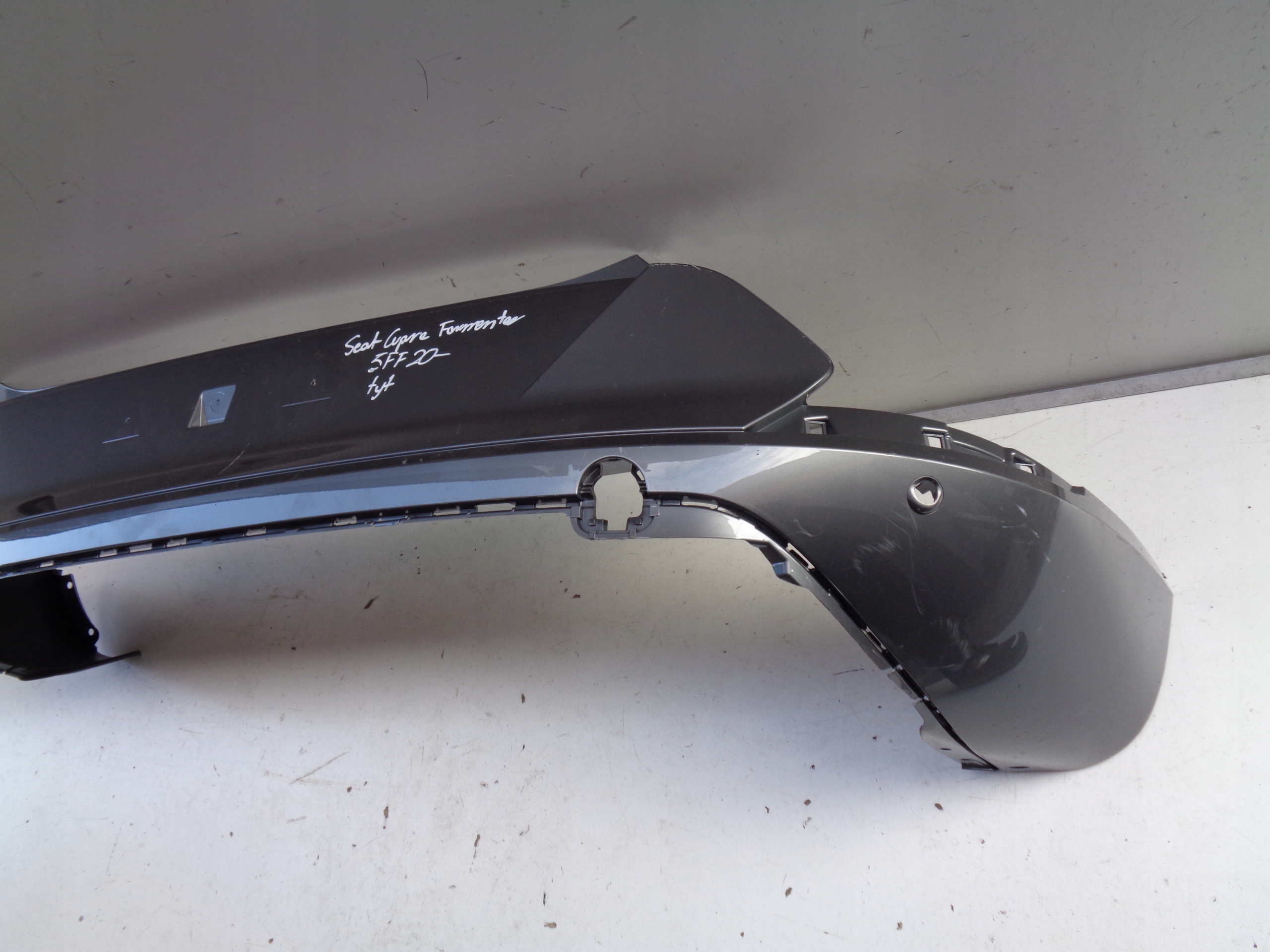 DRZIAK ZADNEHO NARAZNIKA SEAT CUPRA FORMENTOR 5FF