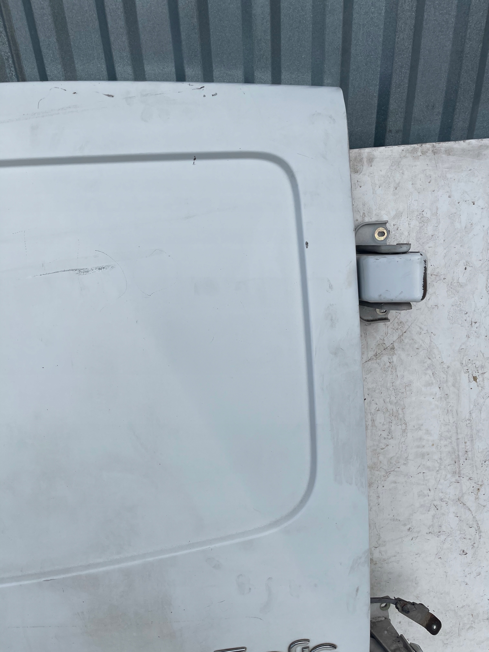 PRAVÉ ZADNÉ DVERE TRAFIC VIVARO 01-