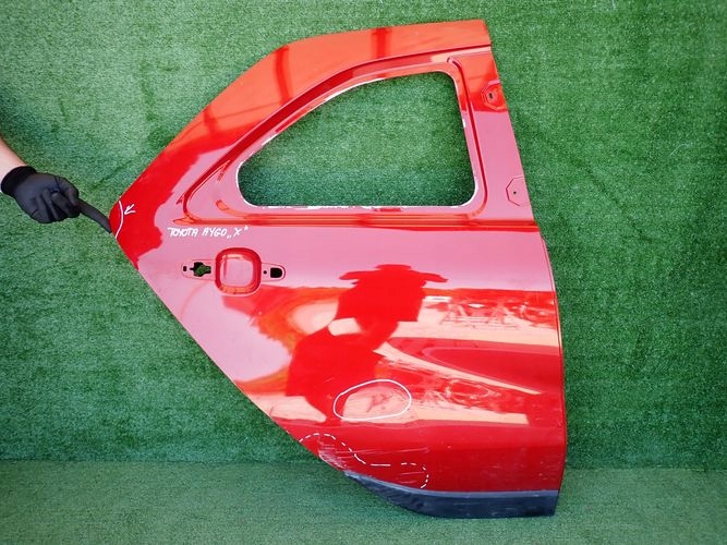TOYOTA AYGO X 22- PRAVE ZADNE DVERE
