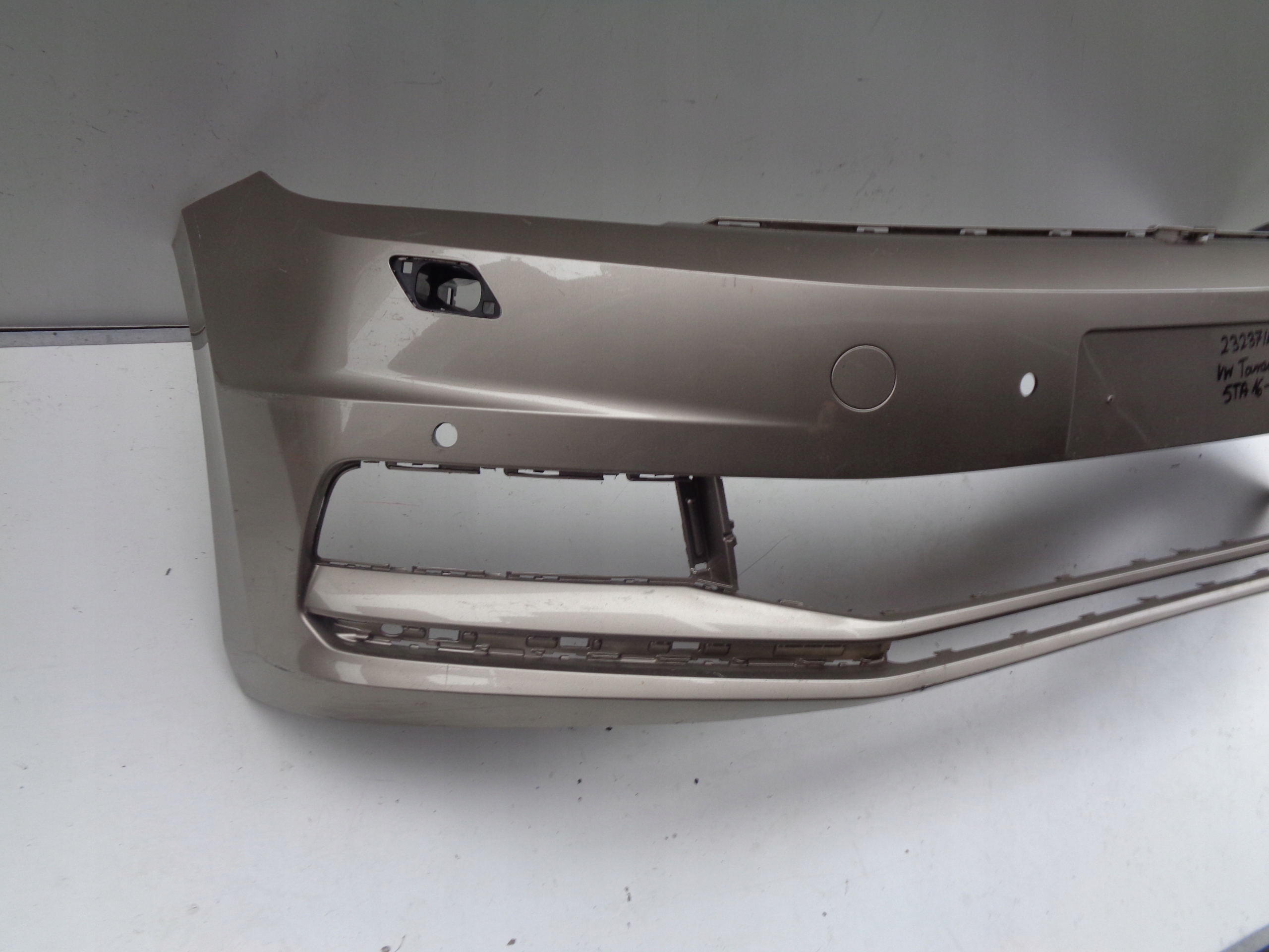 PREDNÝ NÁRAZNÍK VW TOURAN 5T 5TA 16- NR 23237