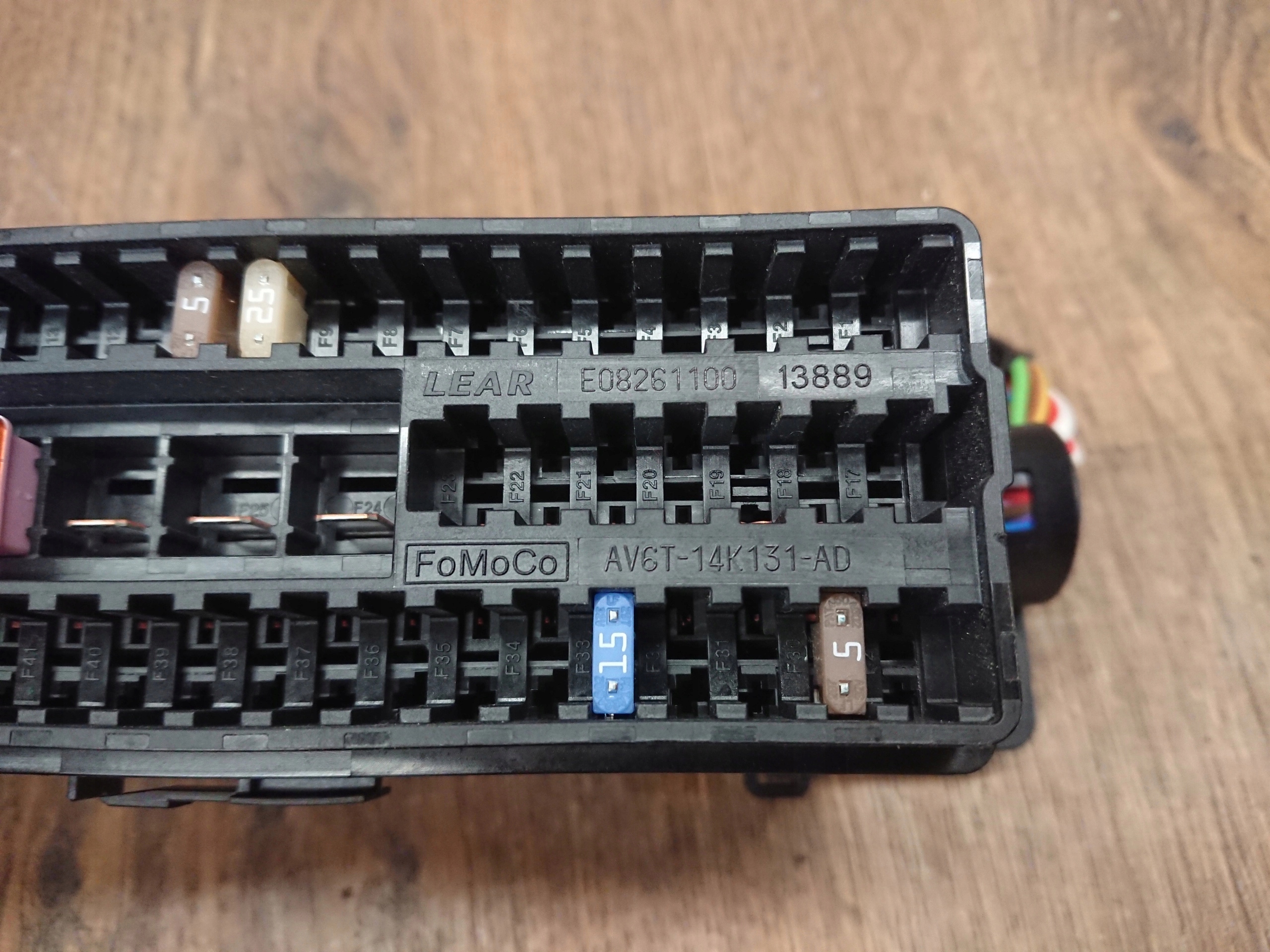 FORD C MAX MK2 LIFT POISTKOVA SKRINKA