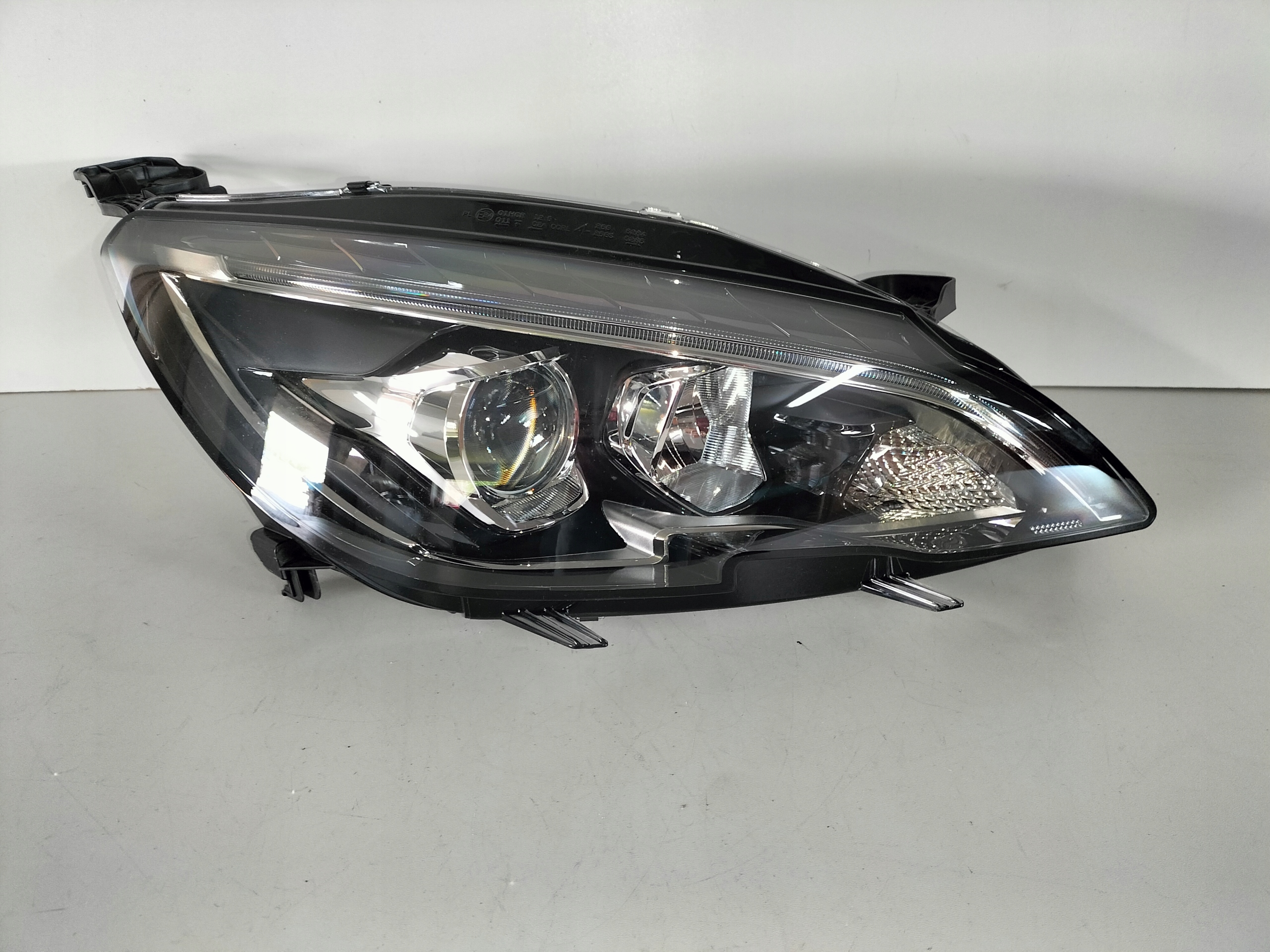 PRAVE PREDNE SVETLO PEUGEOT 308 II T9 LIFT 17-21