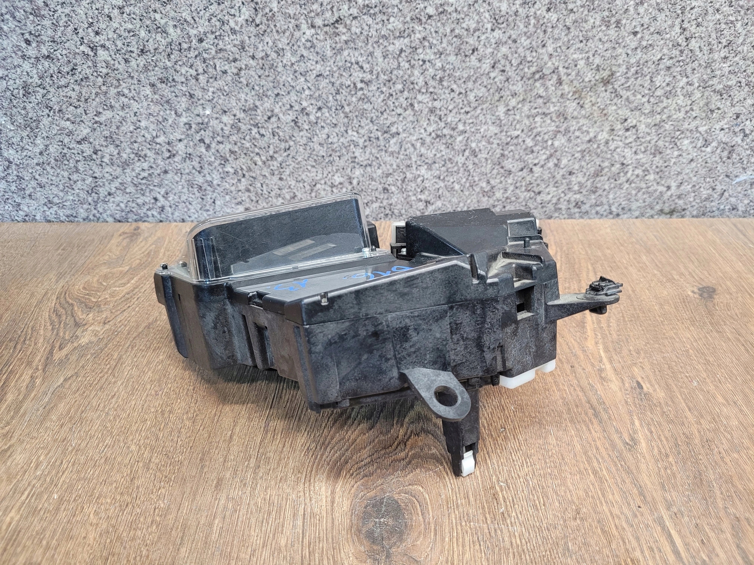 TOYOTA PRIUS III HEAD UP 83108-47010 GB VERZIA