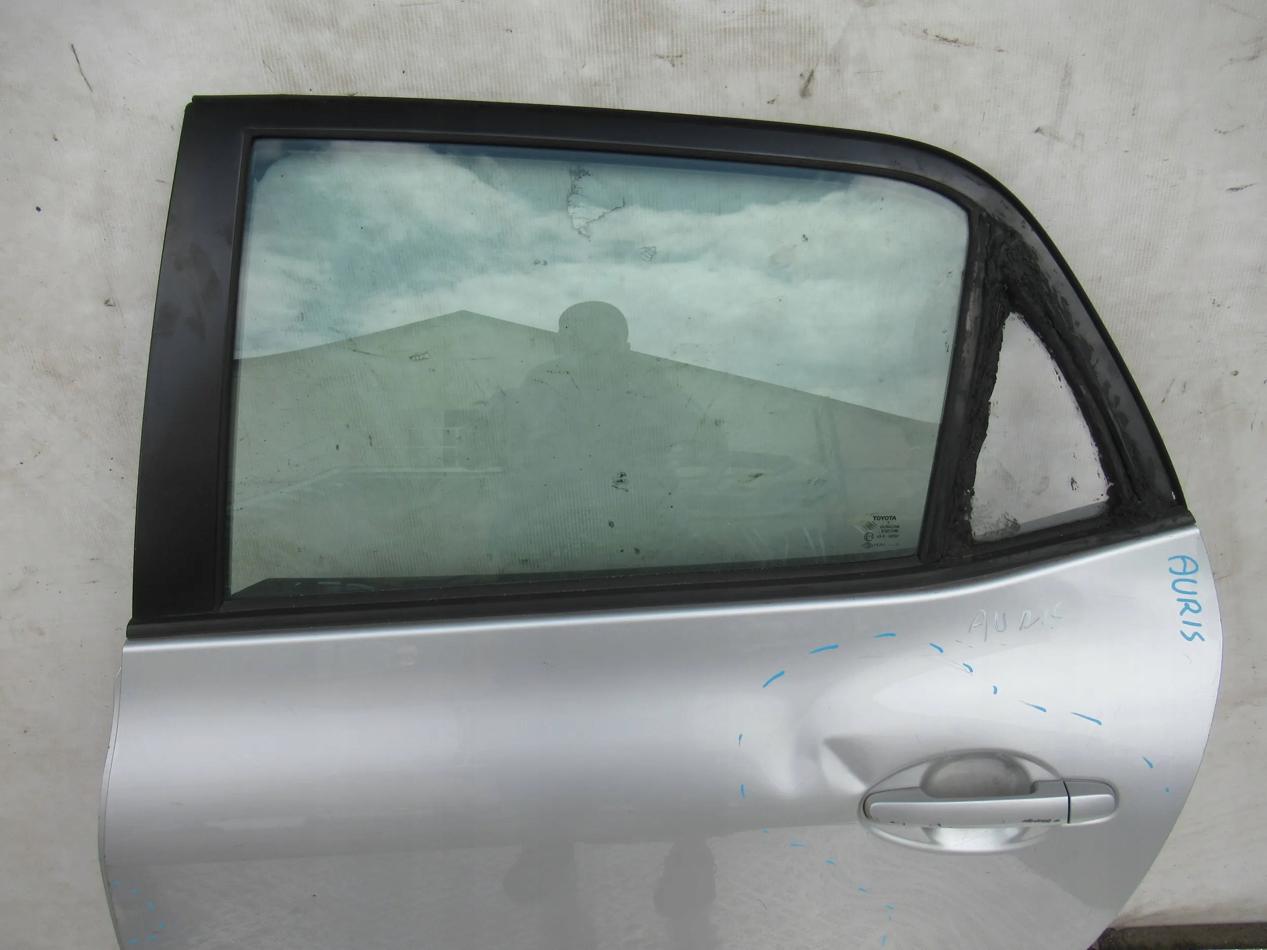 LAVE ZADNE DVERE TOYOTA AURIS I