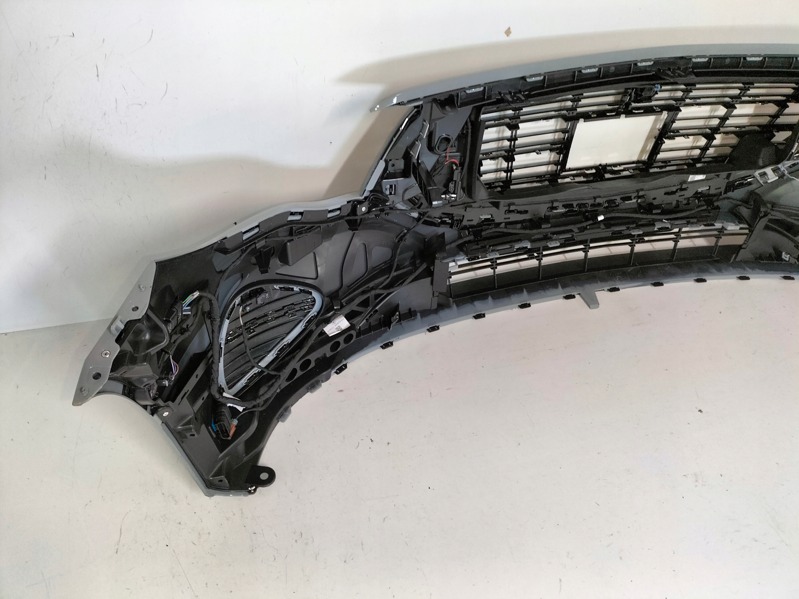 PREDNÝ NÁRAZNÍK MERCEDES E KLASA W214 22-