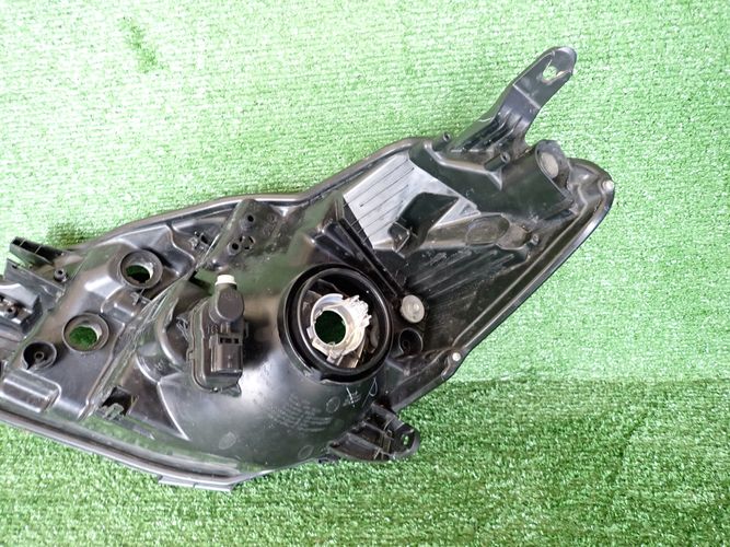 TOYOTA YARIS III 14-17 PRAVE PREDNE SVETLO