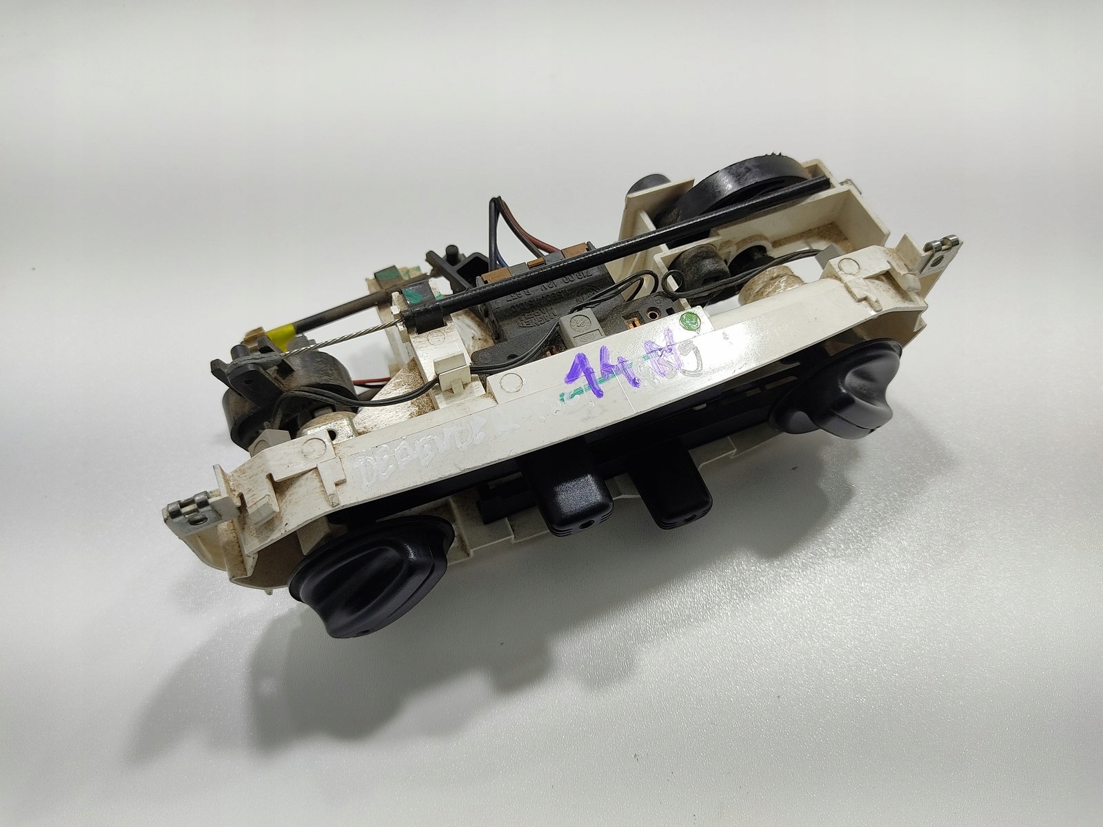 OVLÁDANIE KÚRENIA REGULÁCIA TEPLOTY LAND ROVER DEFENDER 1999-2014