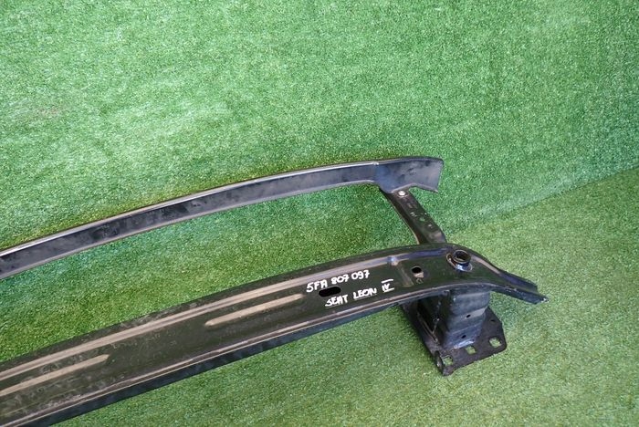 SEAT LEON IV VYSTUHA PREDNEHO NARAZNIKA