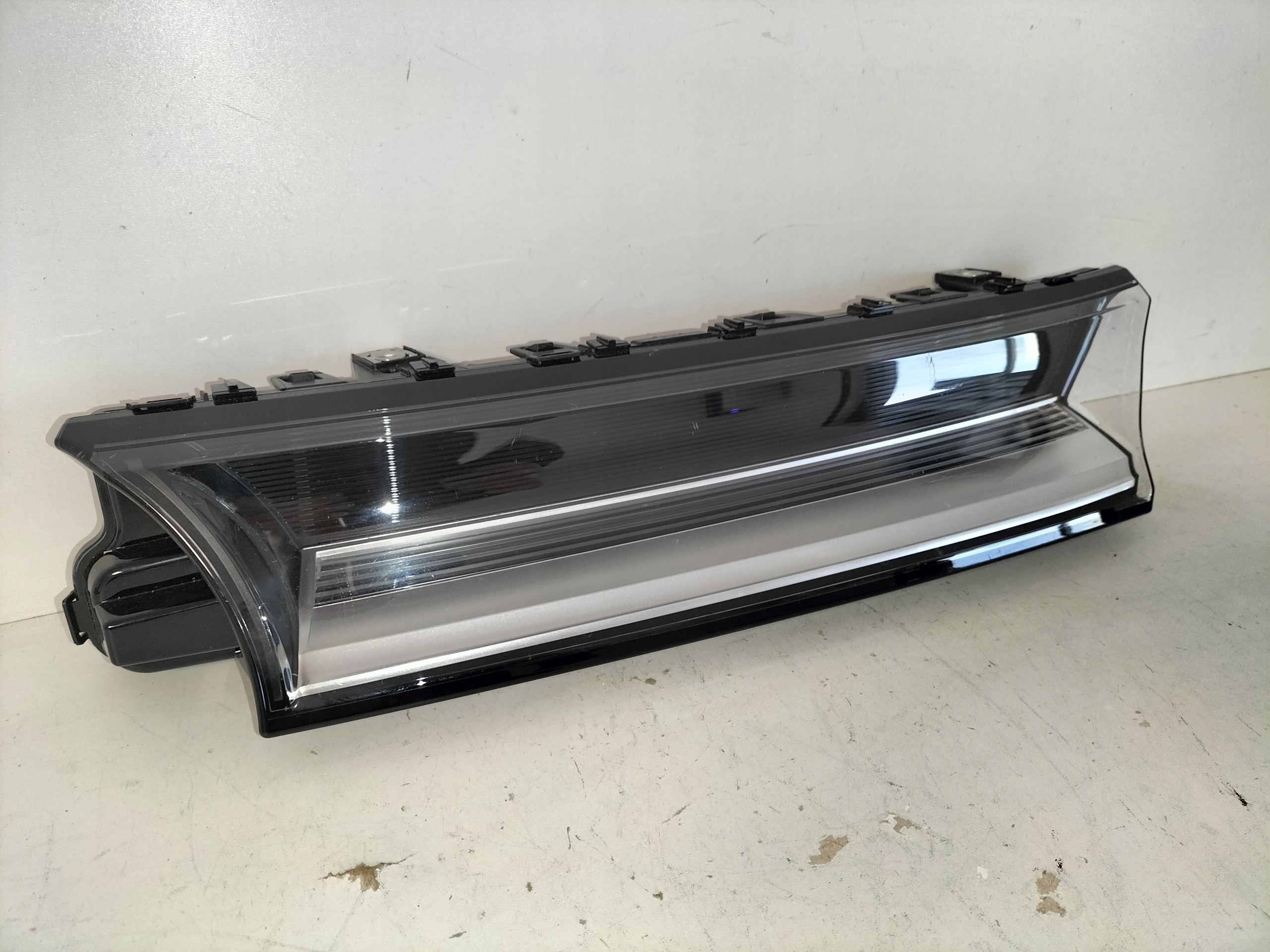 HMLOVKA SVETLO LED DRL PREDNÝ LAVA VW T7 MULTIVAN 21-