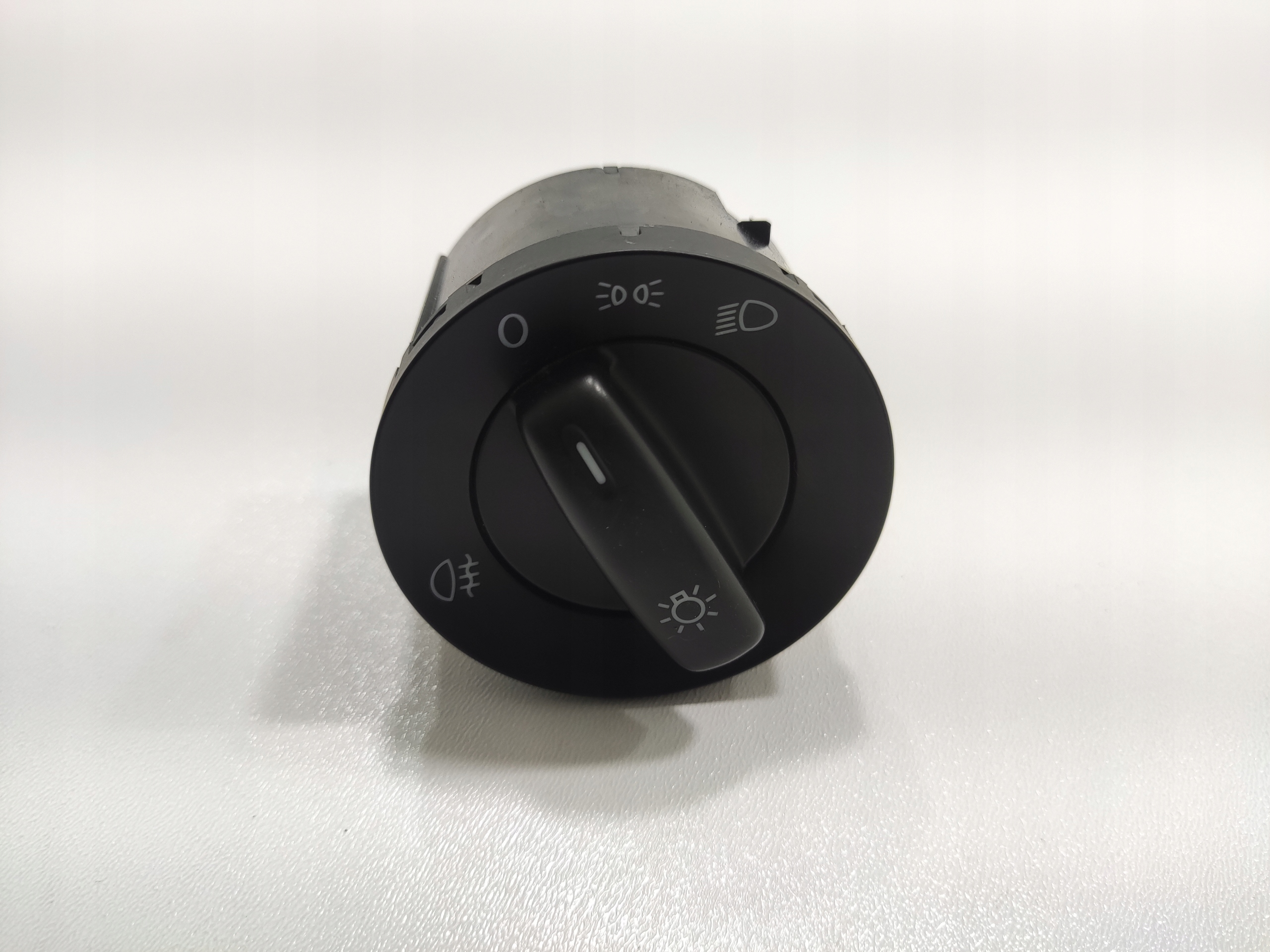 VYPÍNAČ SVETIEL VW CADDY III IV 2K5 2015-2019 LIFT 1K0941431BB